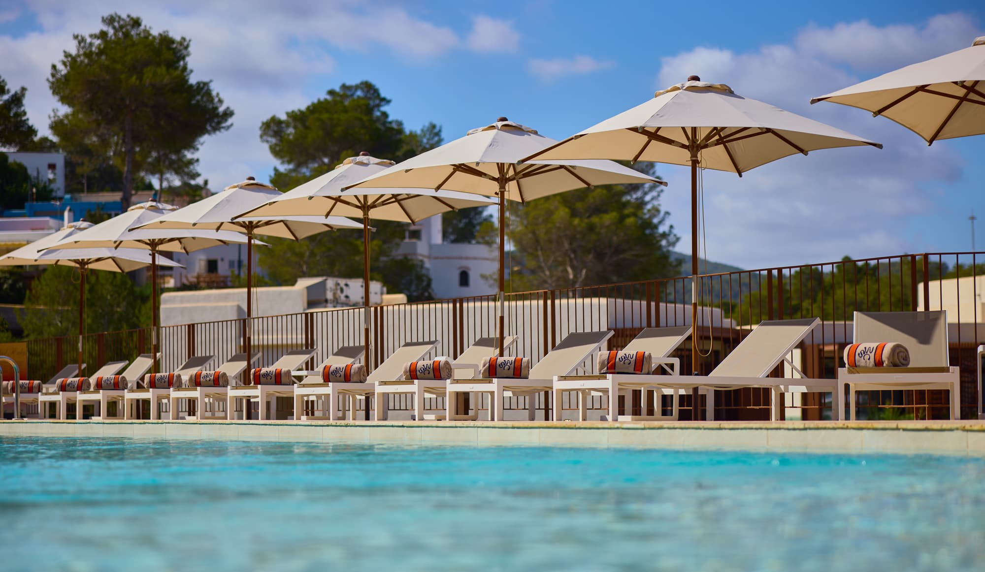 Cala San Miguel Hotel Ibiza, Curio Collection By H, Bar