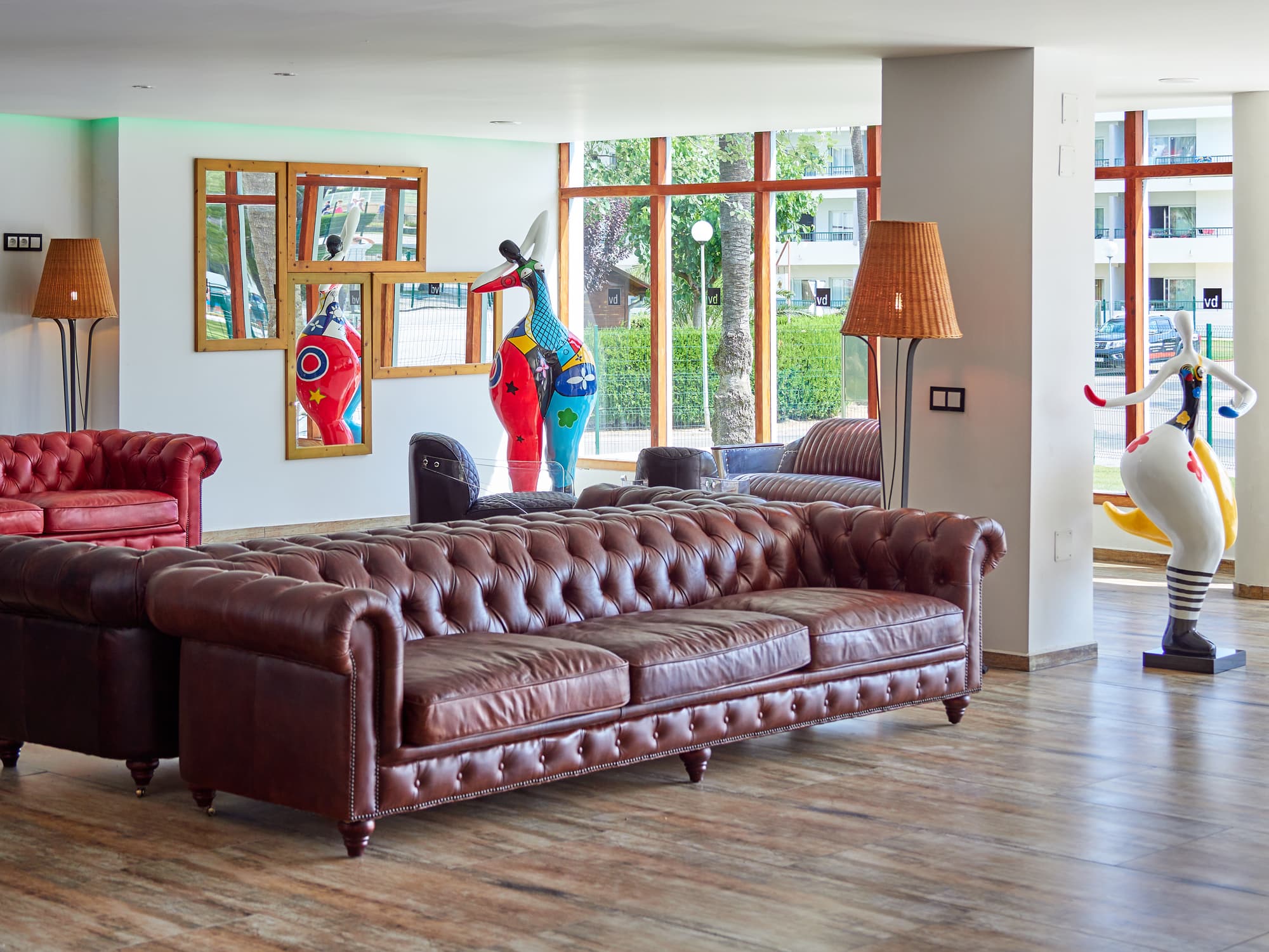 BelleVue Club, Lobby