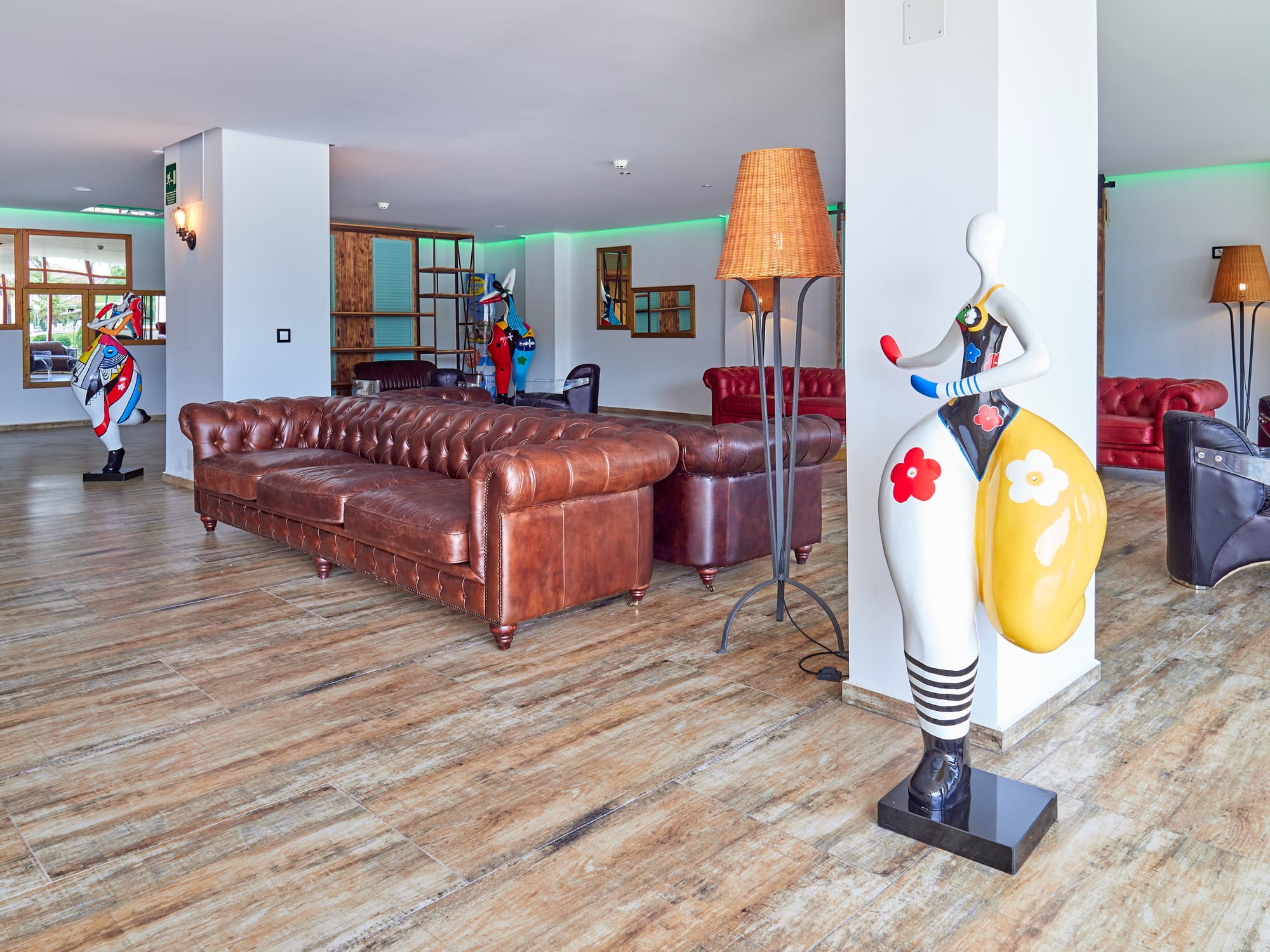 BelleVue Club, Lobby