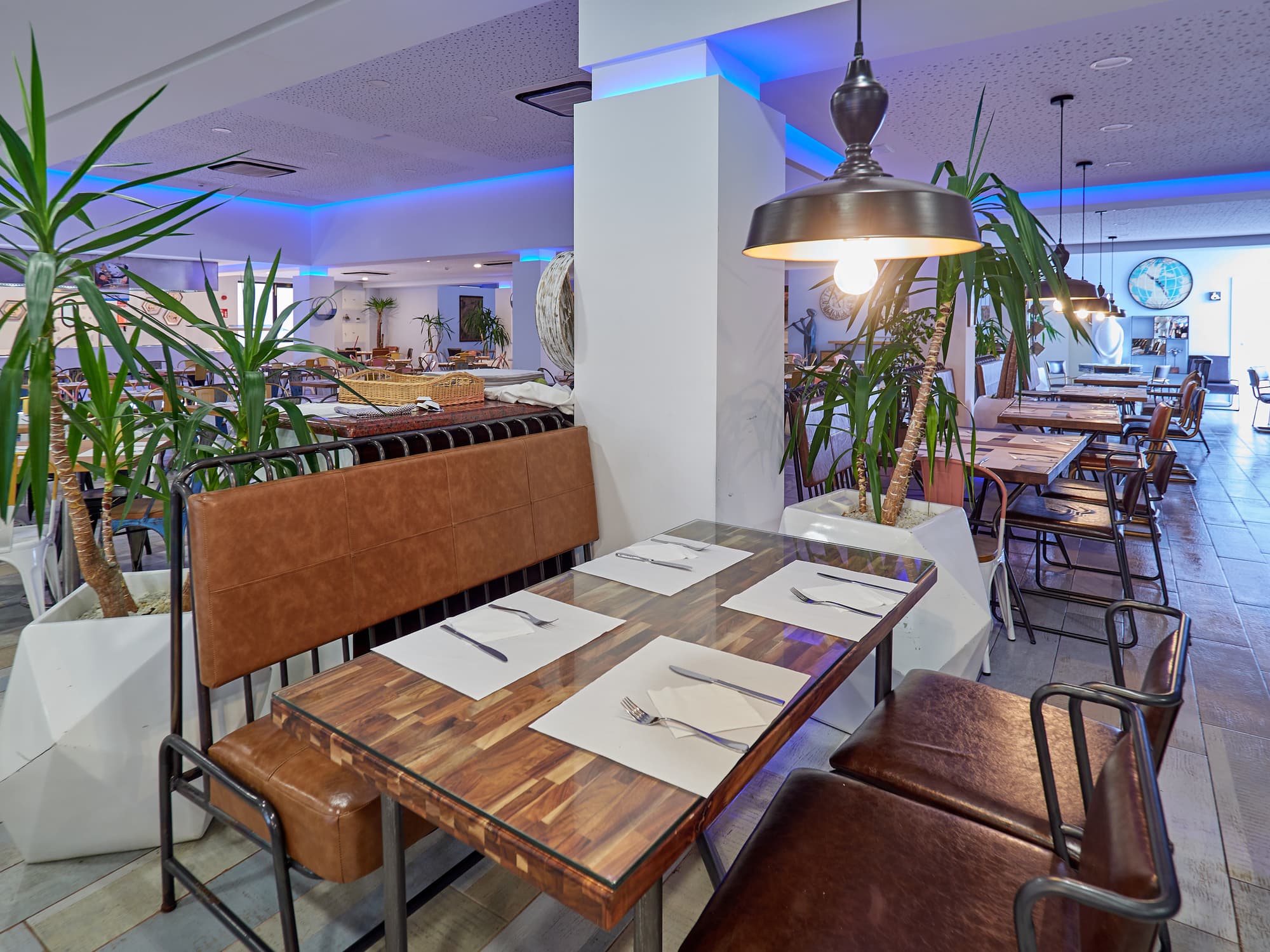 BelleVue Club, Restaurant