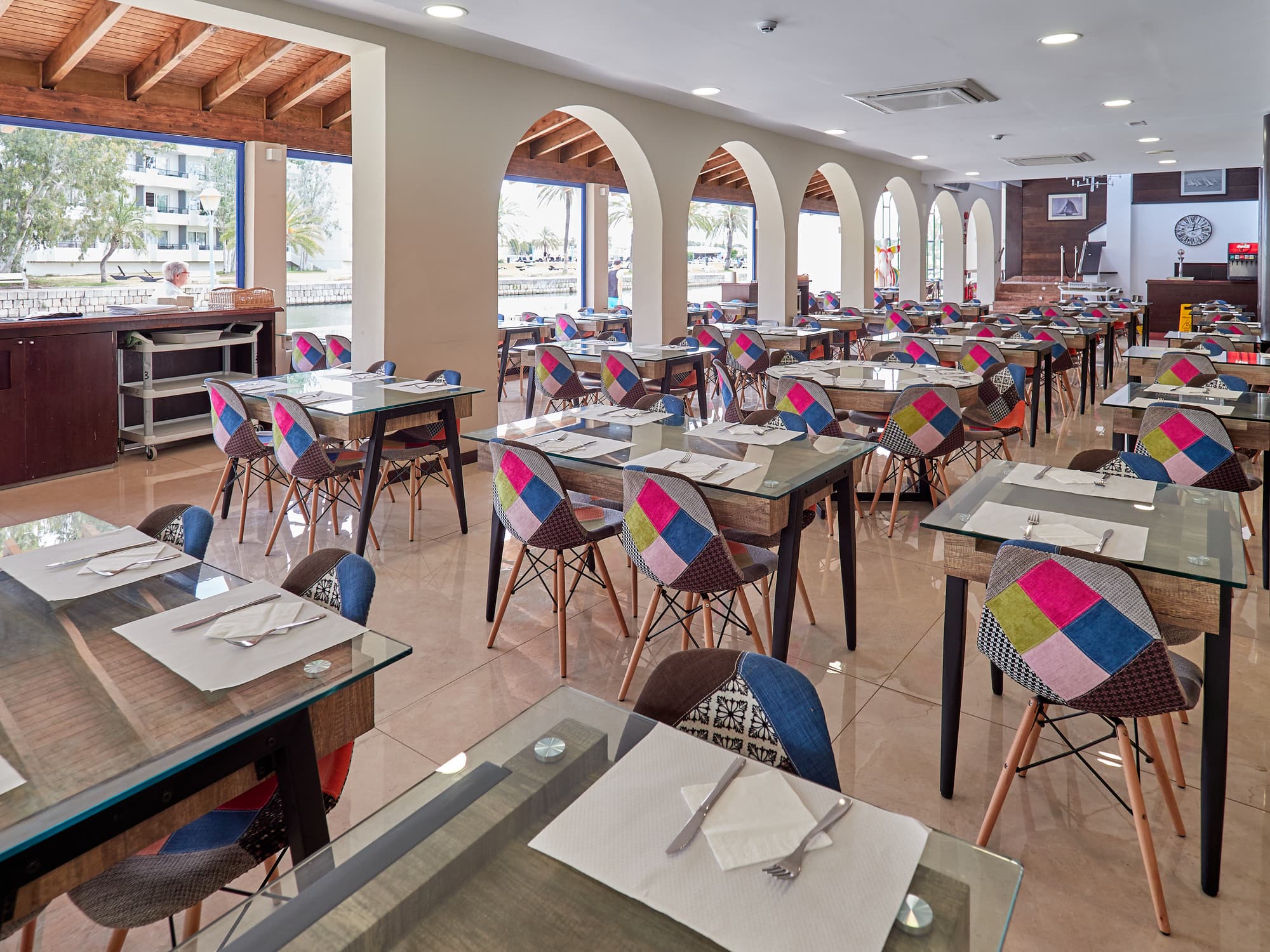 BelleVue Club, Restaurant