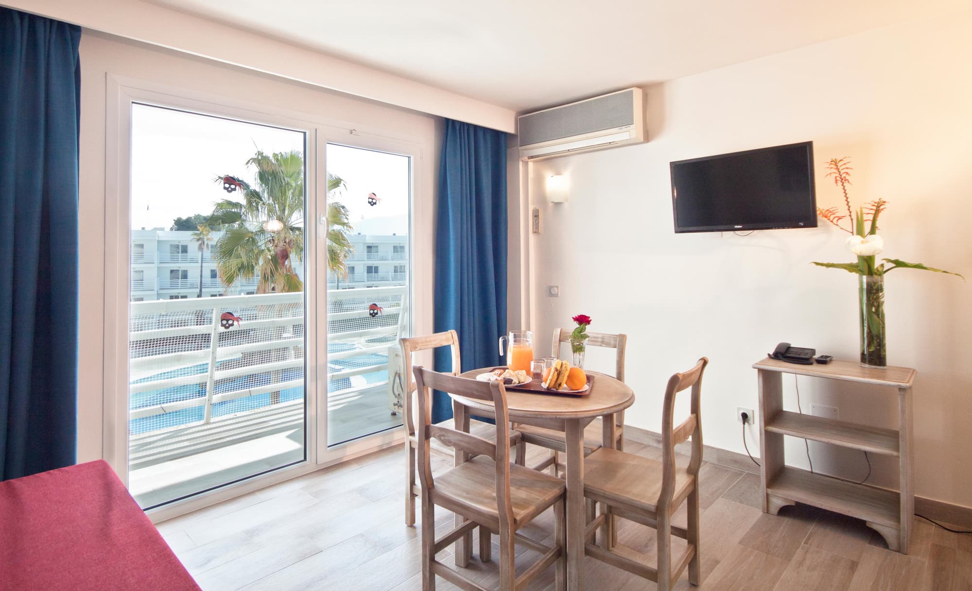 Pirates Village, Room