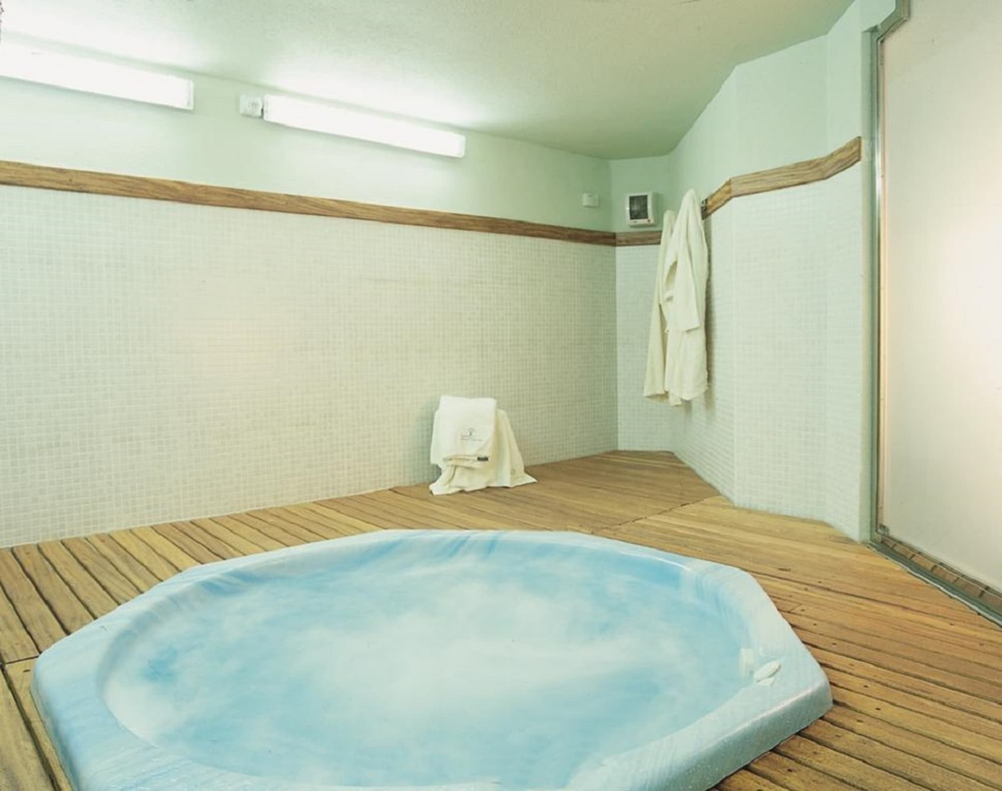 Fenals Garden, Sports and Entertainment