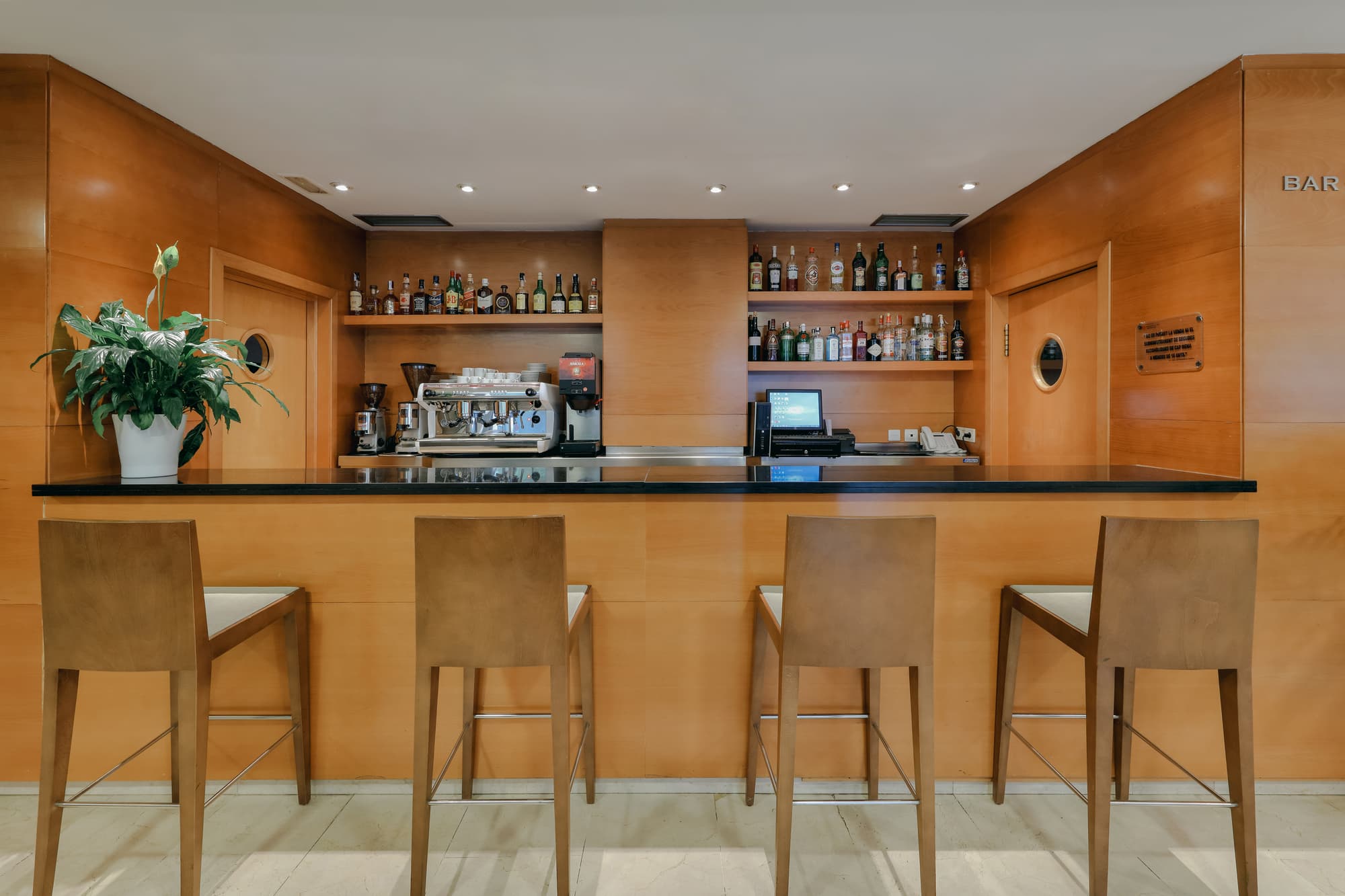 Catalonia Barcelona Beach, Bar