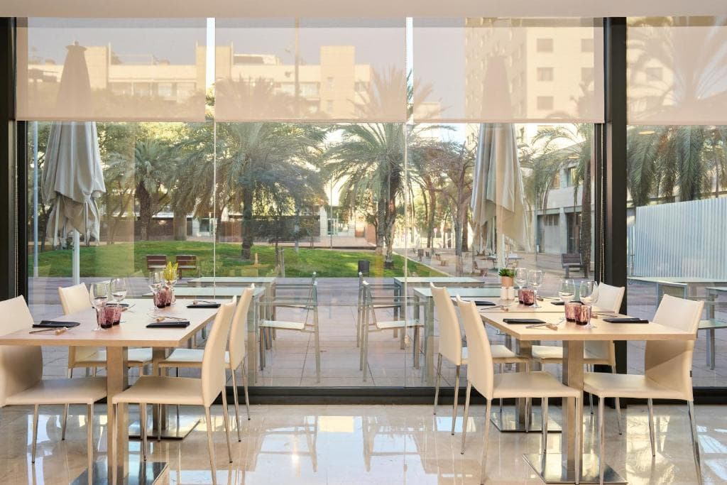 Catalonia Barcelona Beach, Restaurant