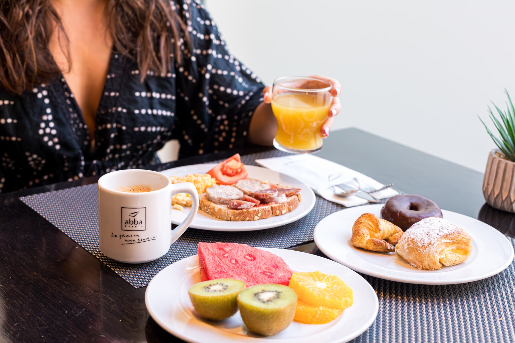 Abba Sants, Restaurant