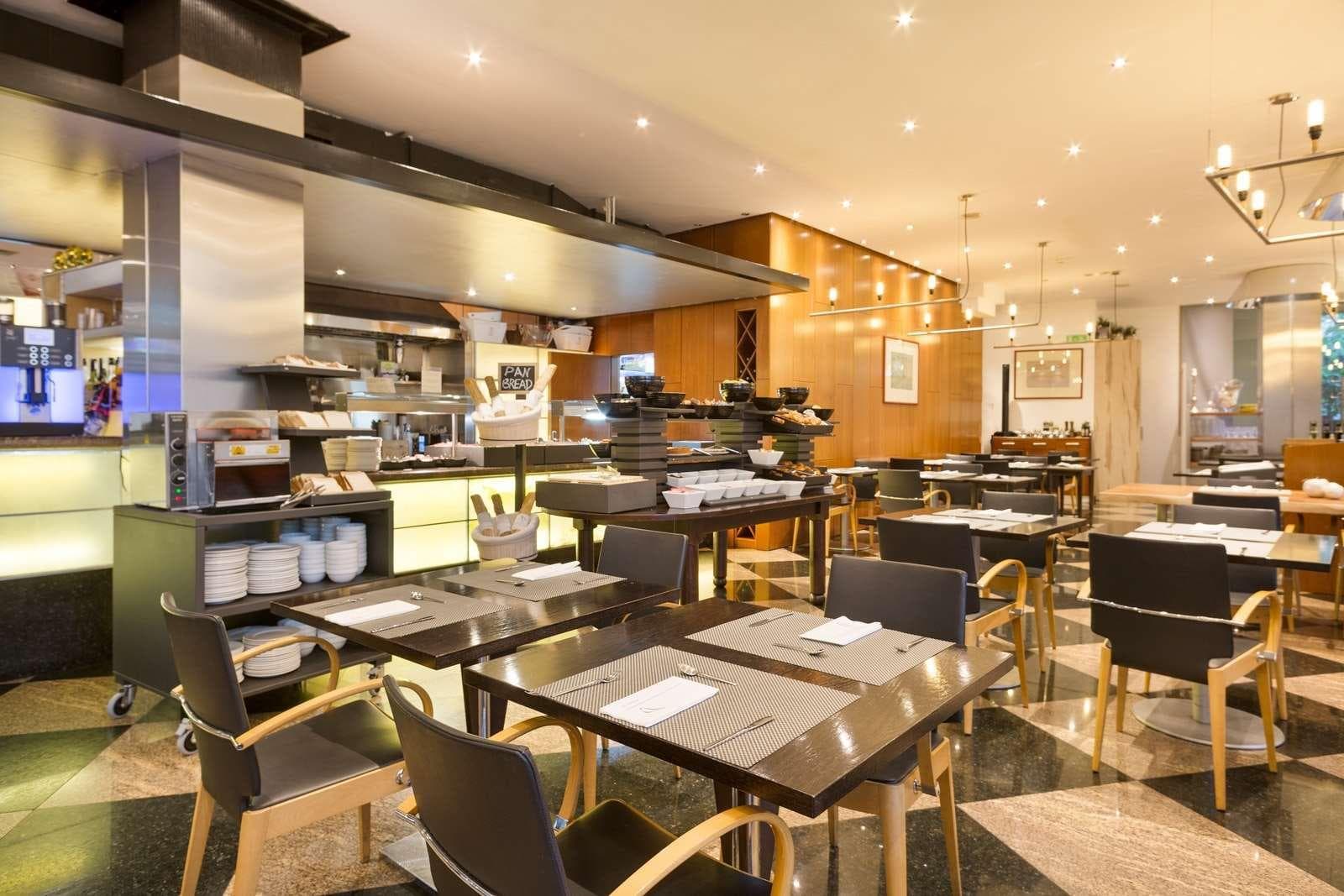 Abba Sants, Restaurant