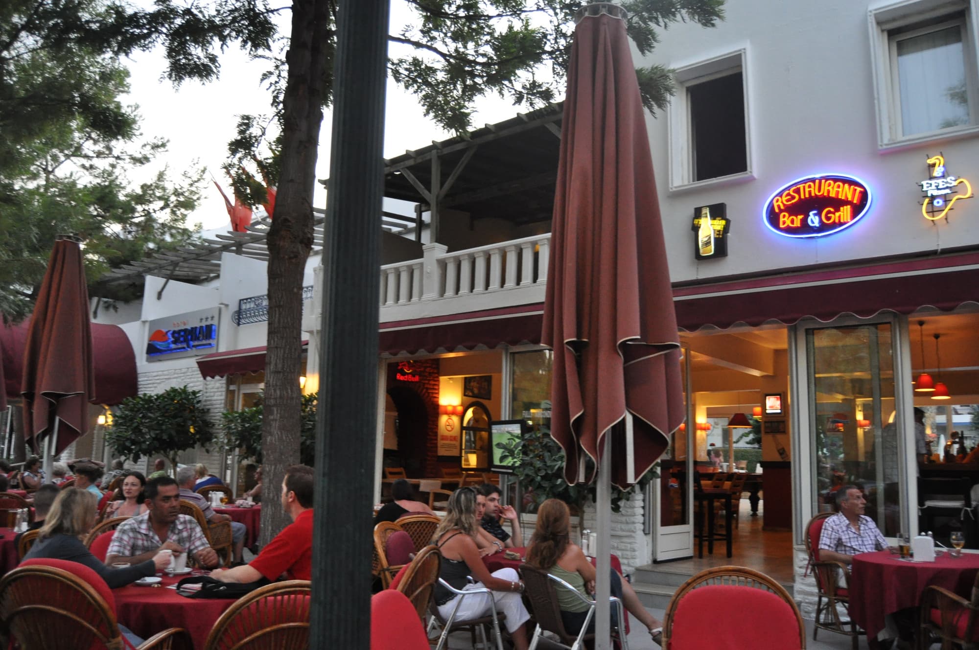 Serhan, Restaurant
