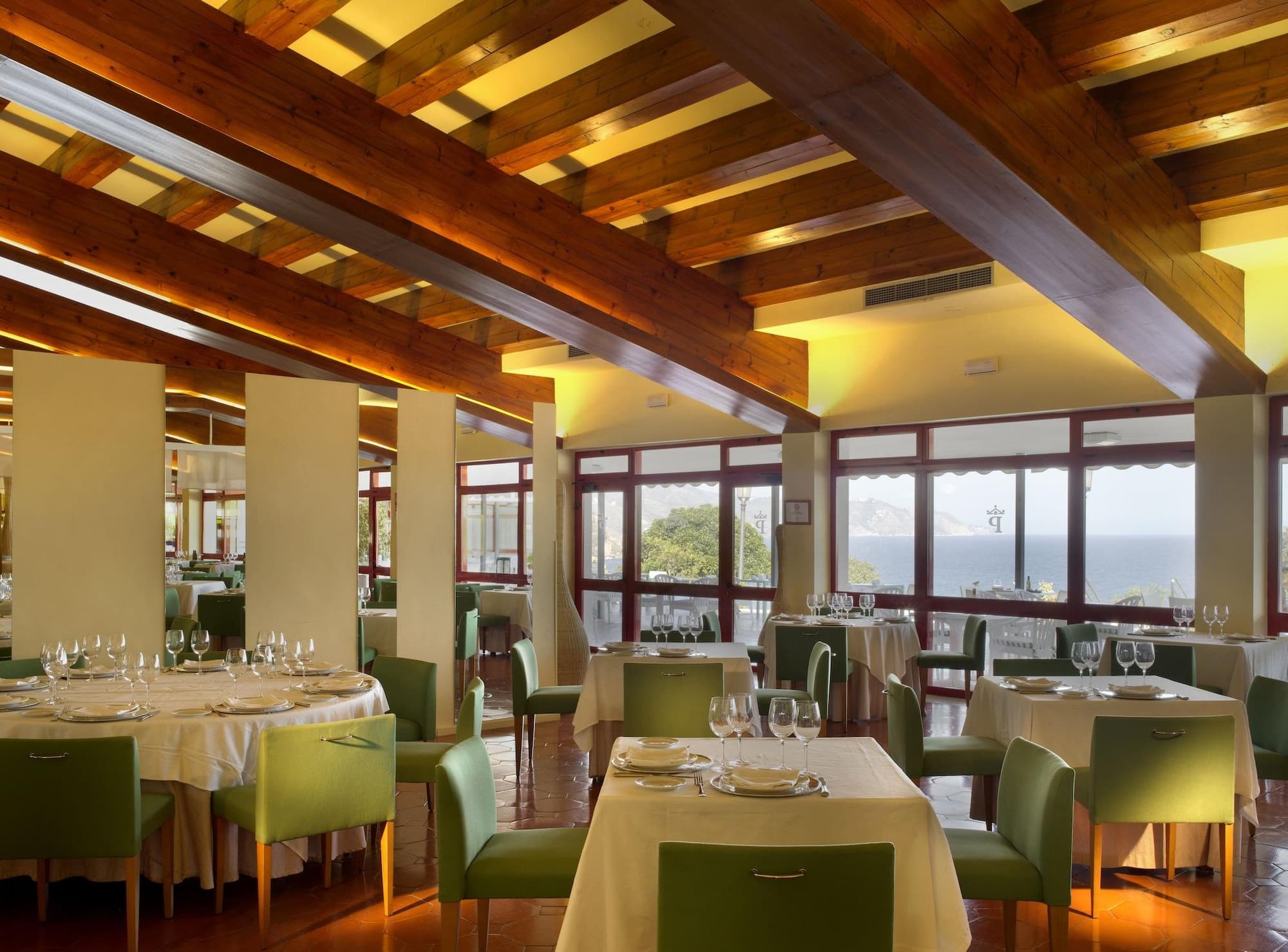 Parador de Nerja, Restaurant