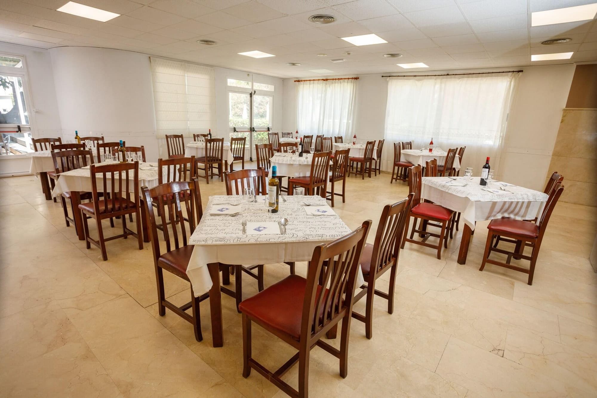 Tres Anclas, Restaurant