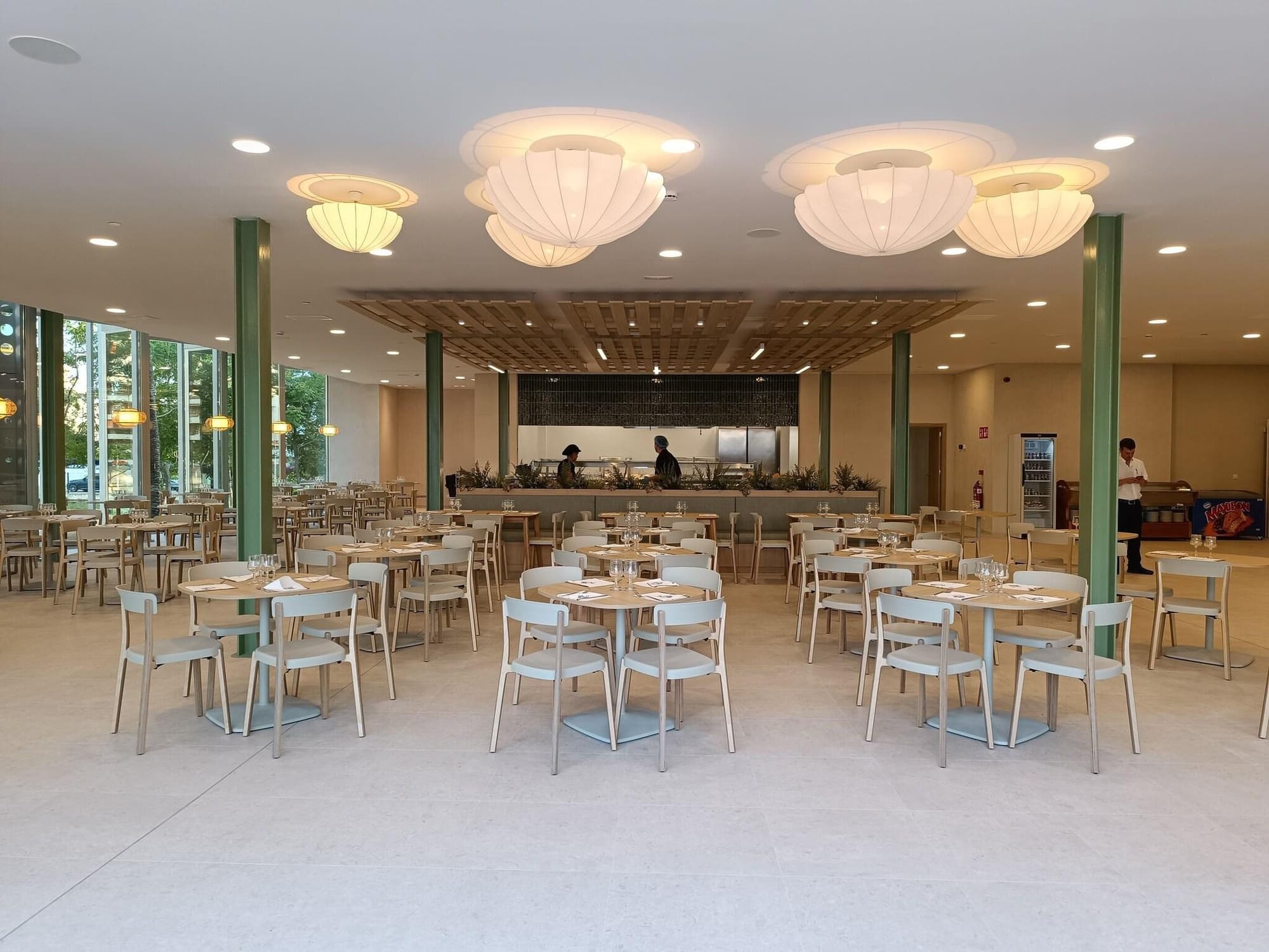 Tres Anclas, Restaurant