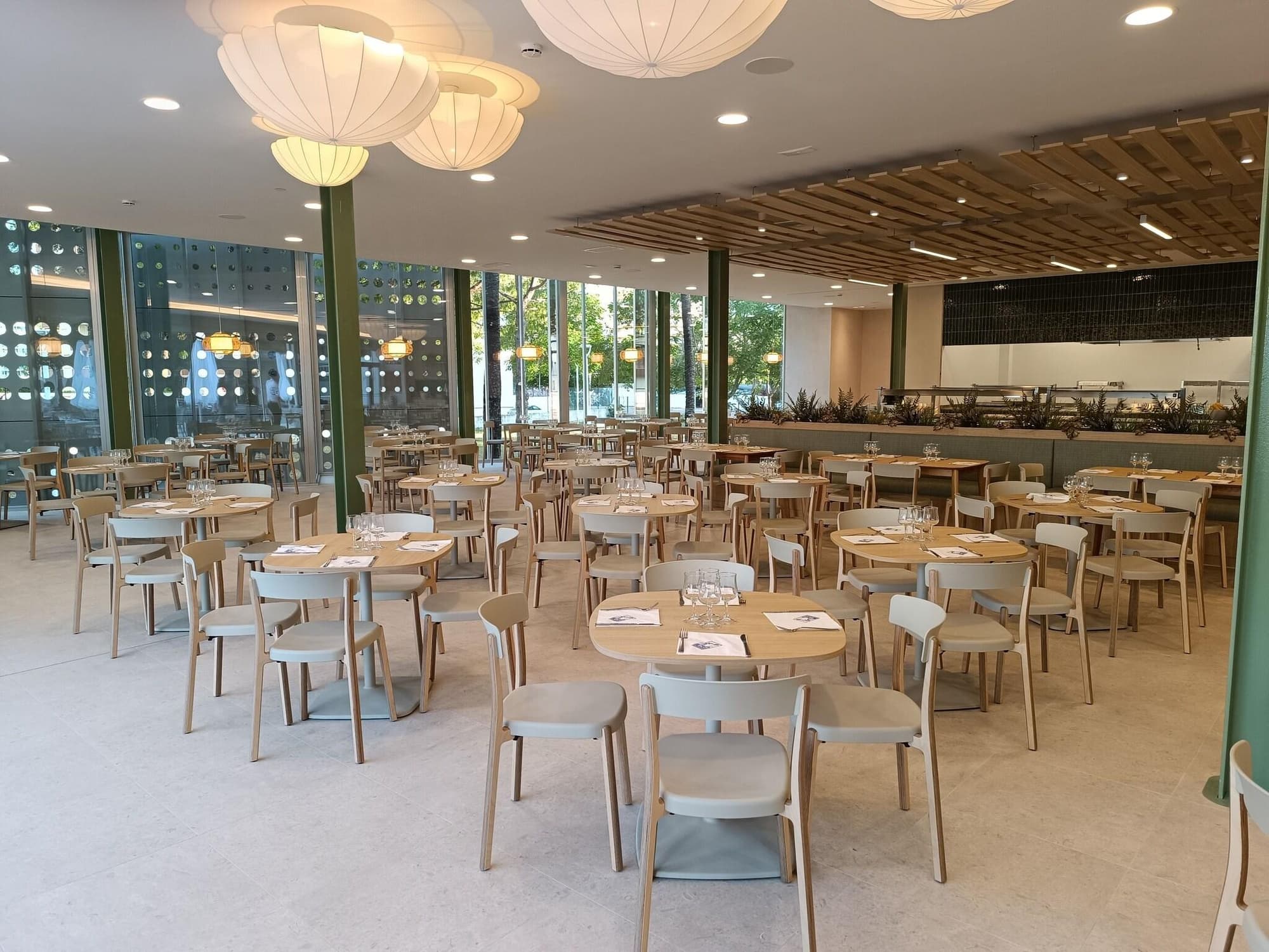 Tres Anclas, Restaurant