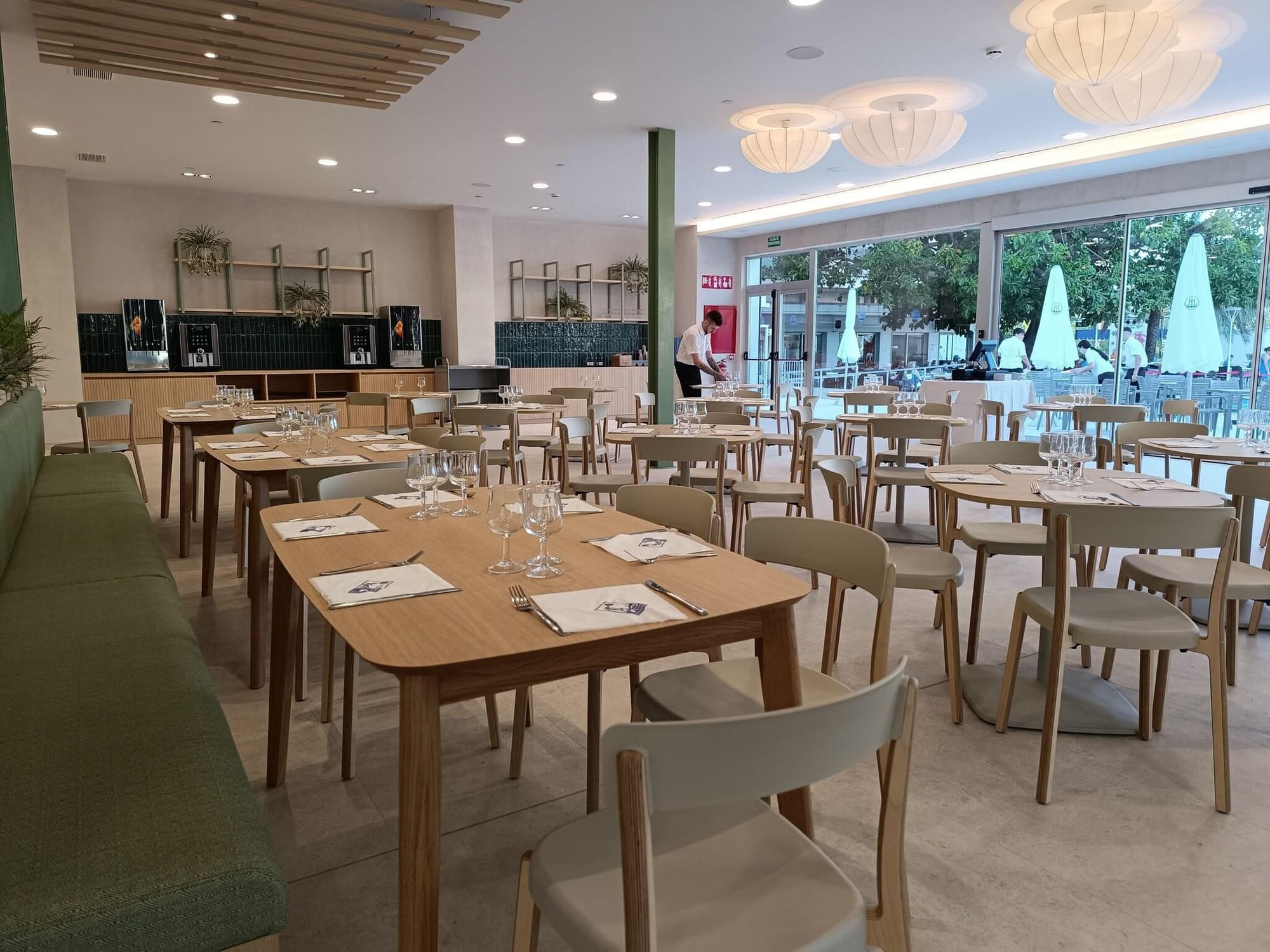 Tres Anclas, Restaurant