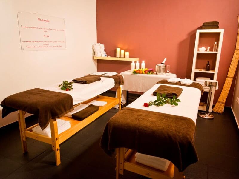 Bahia Tropical, Sports and Entertainment