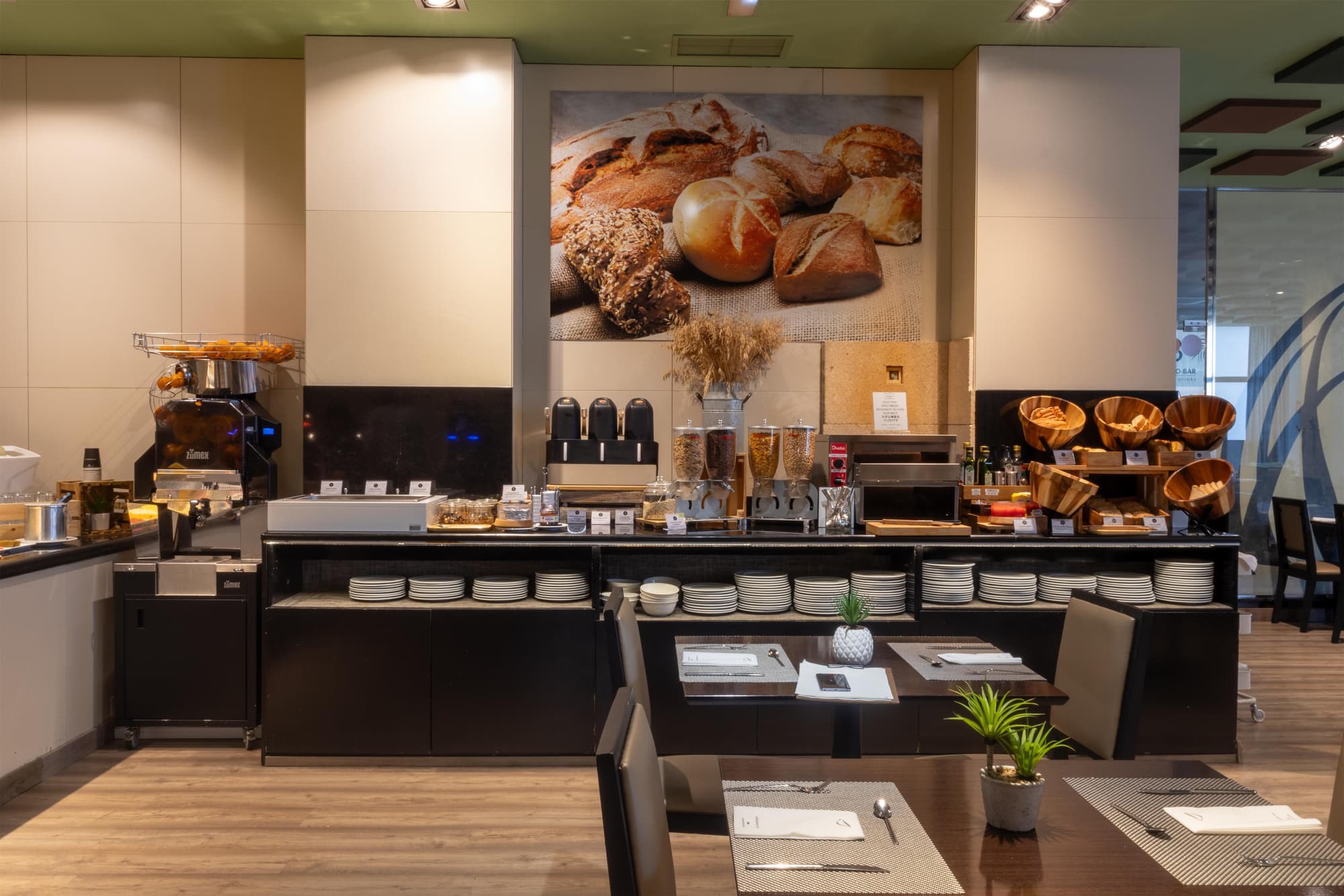 Abba Garden, Restaurant