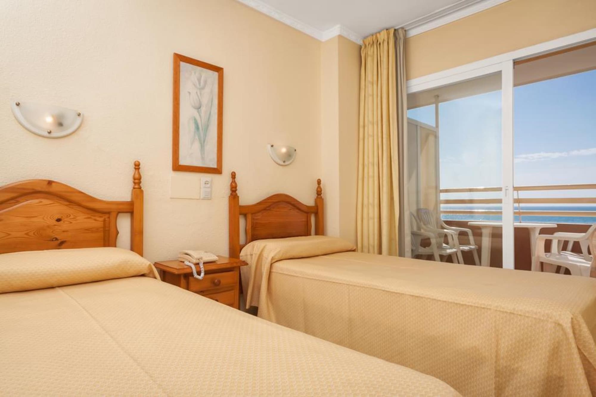 Apartamentos Stella Maris Marcari SL, Room