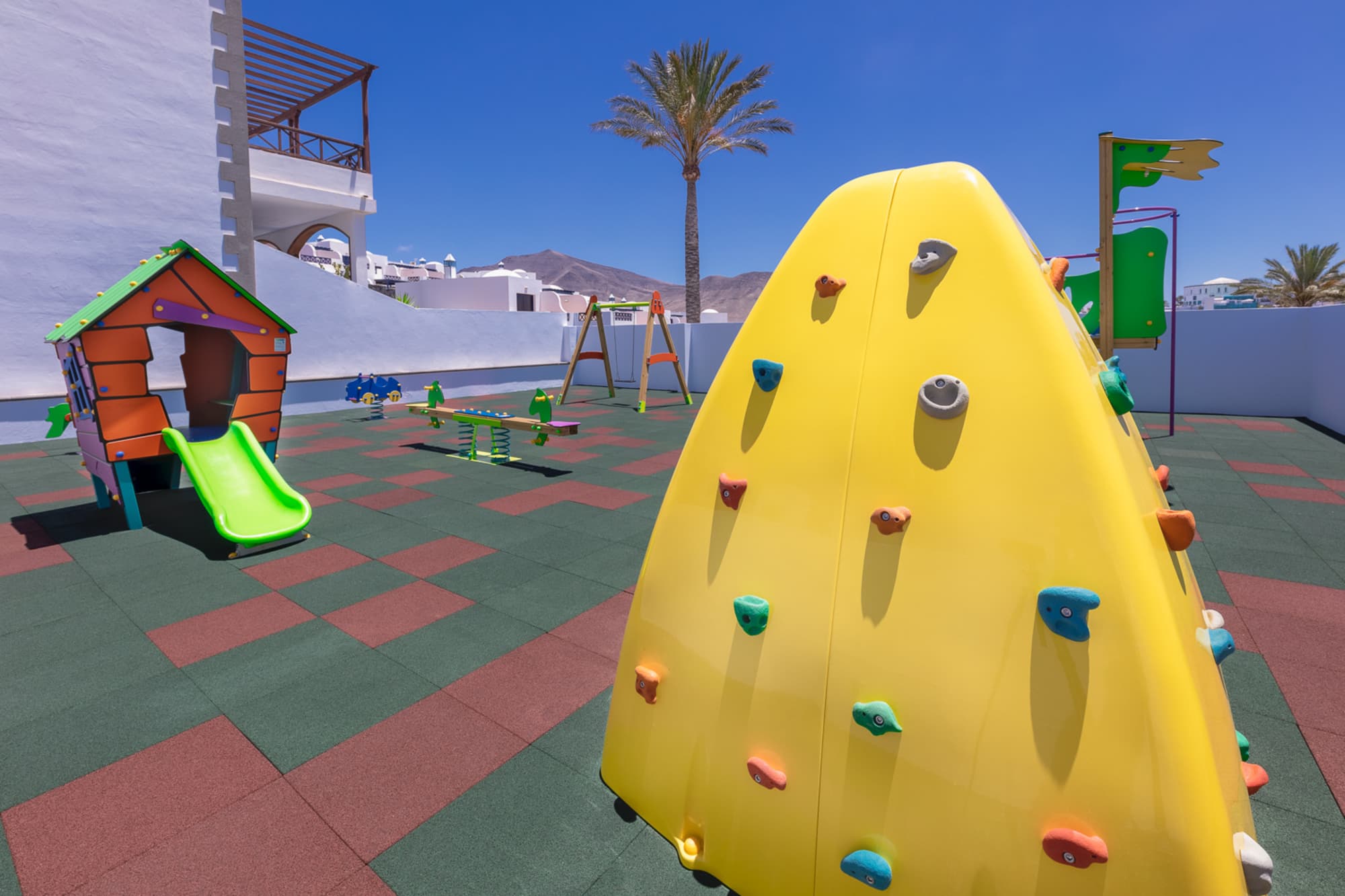 Hotel LIVVO Mirador Papagayo, Sports and Entertainment