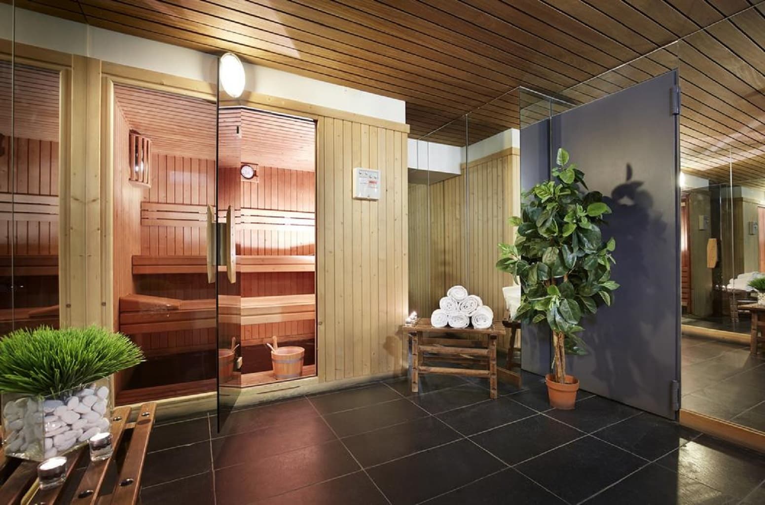 Hotel Caribou, Sports and Entertainment