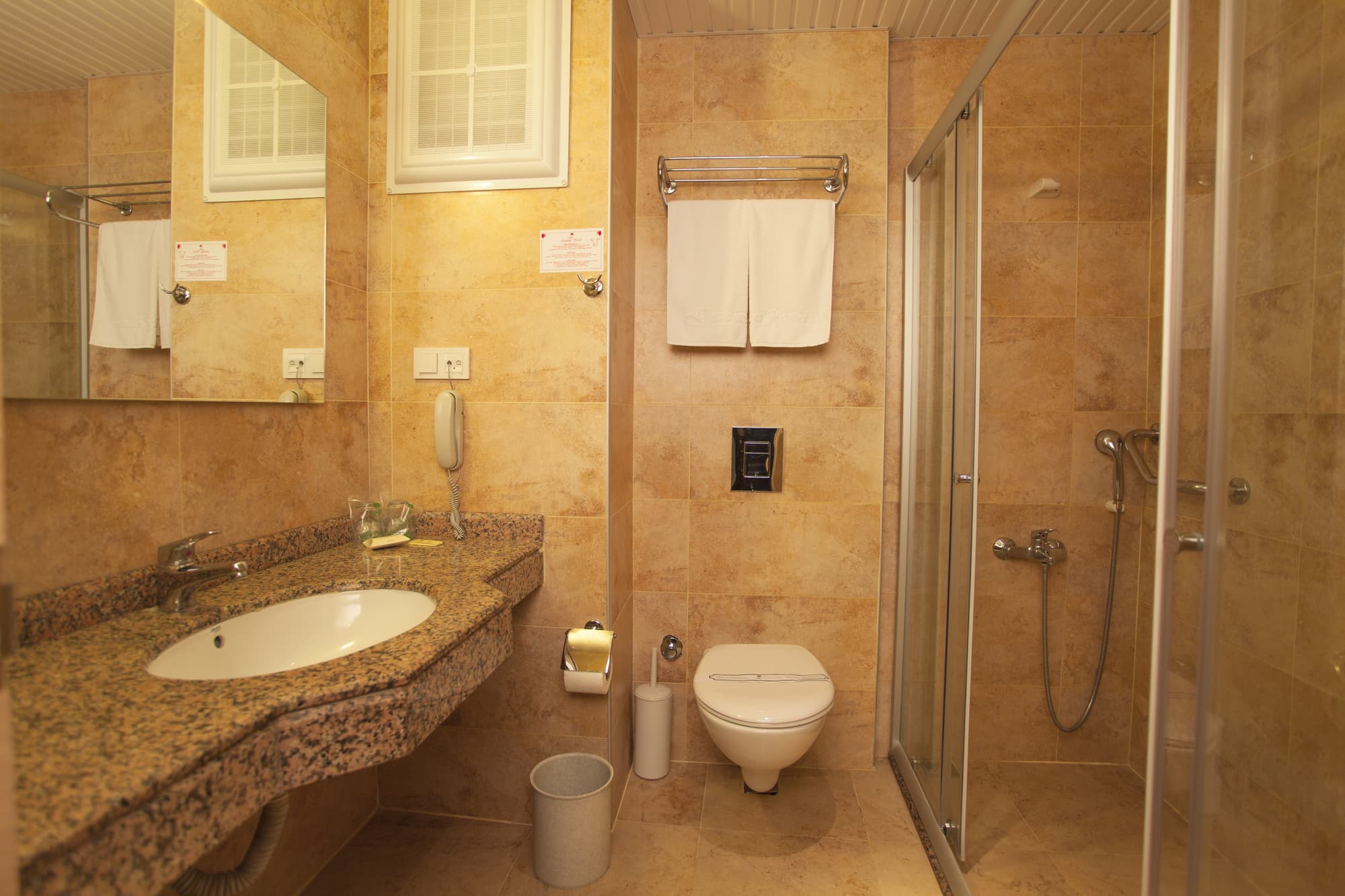 Gardenia Hotel, Room