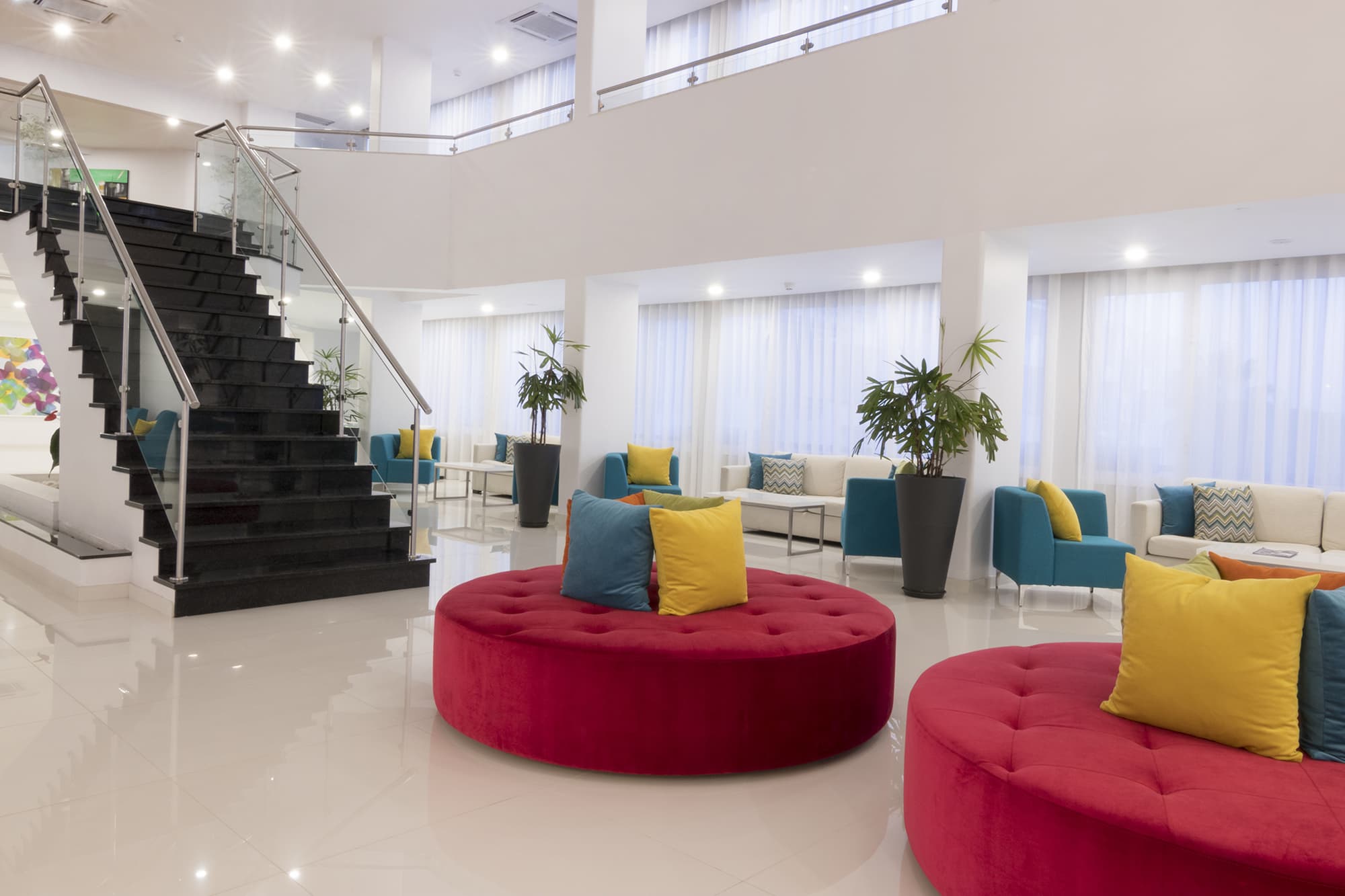 Luna Miramar Club, Lobby