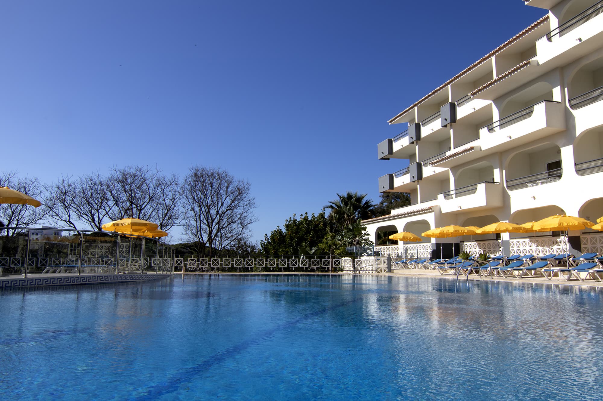 Luna Miramar Club, Pool