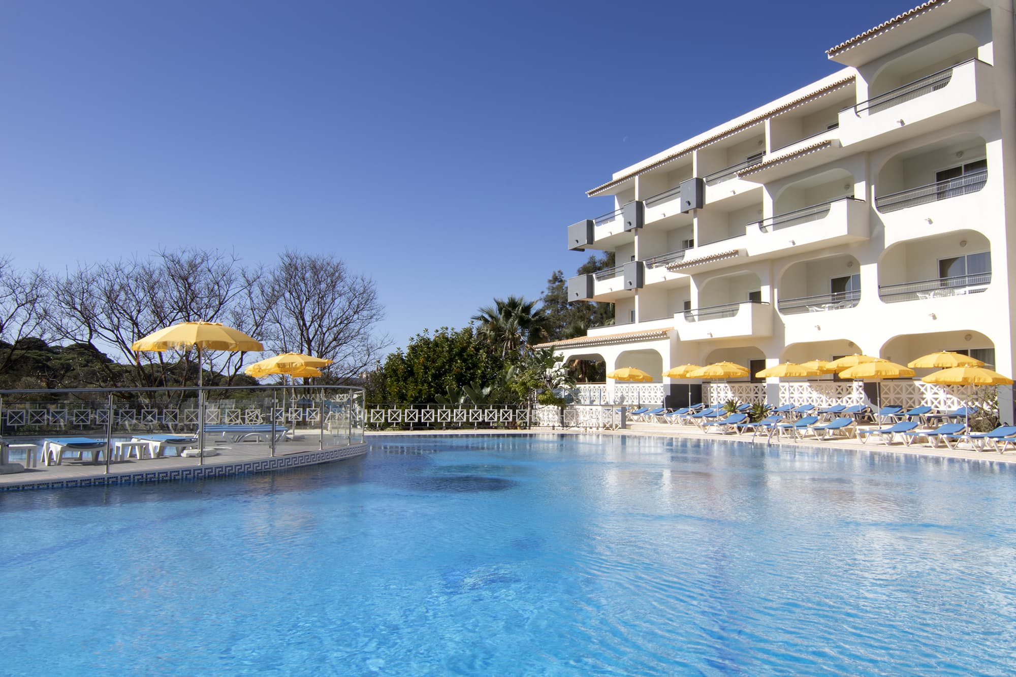 Luna Miramar Club, Pool