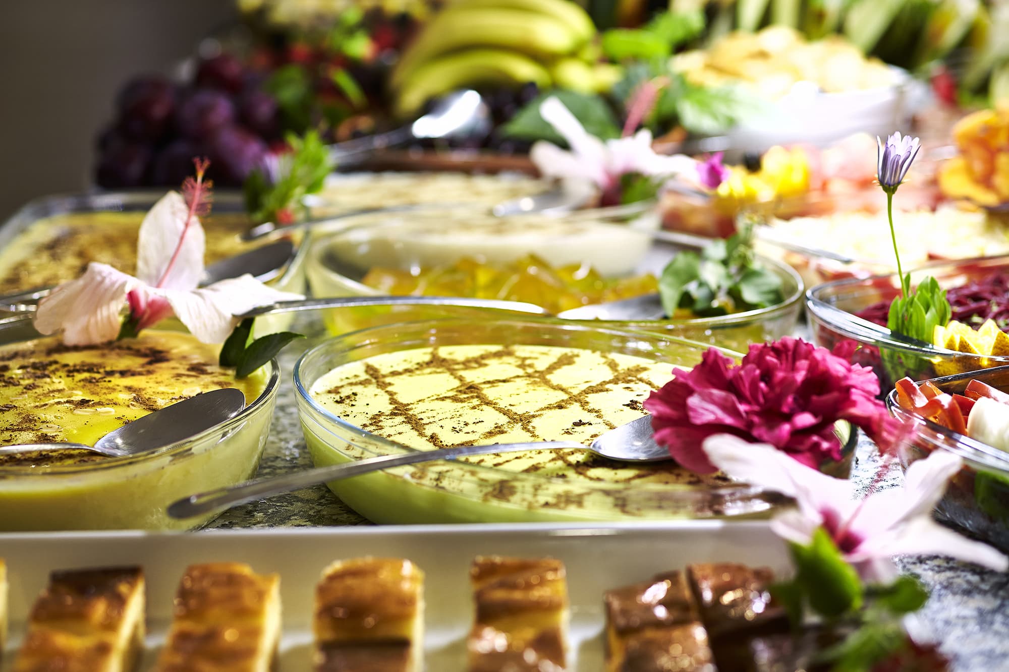 Luna Miramar Club, Restaurant