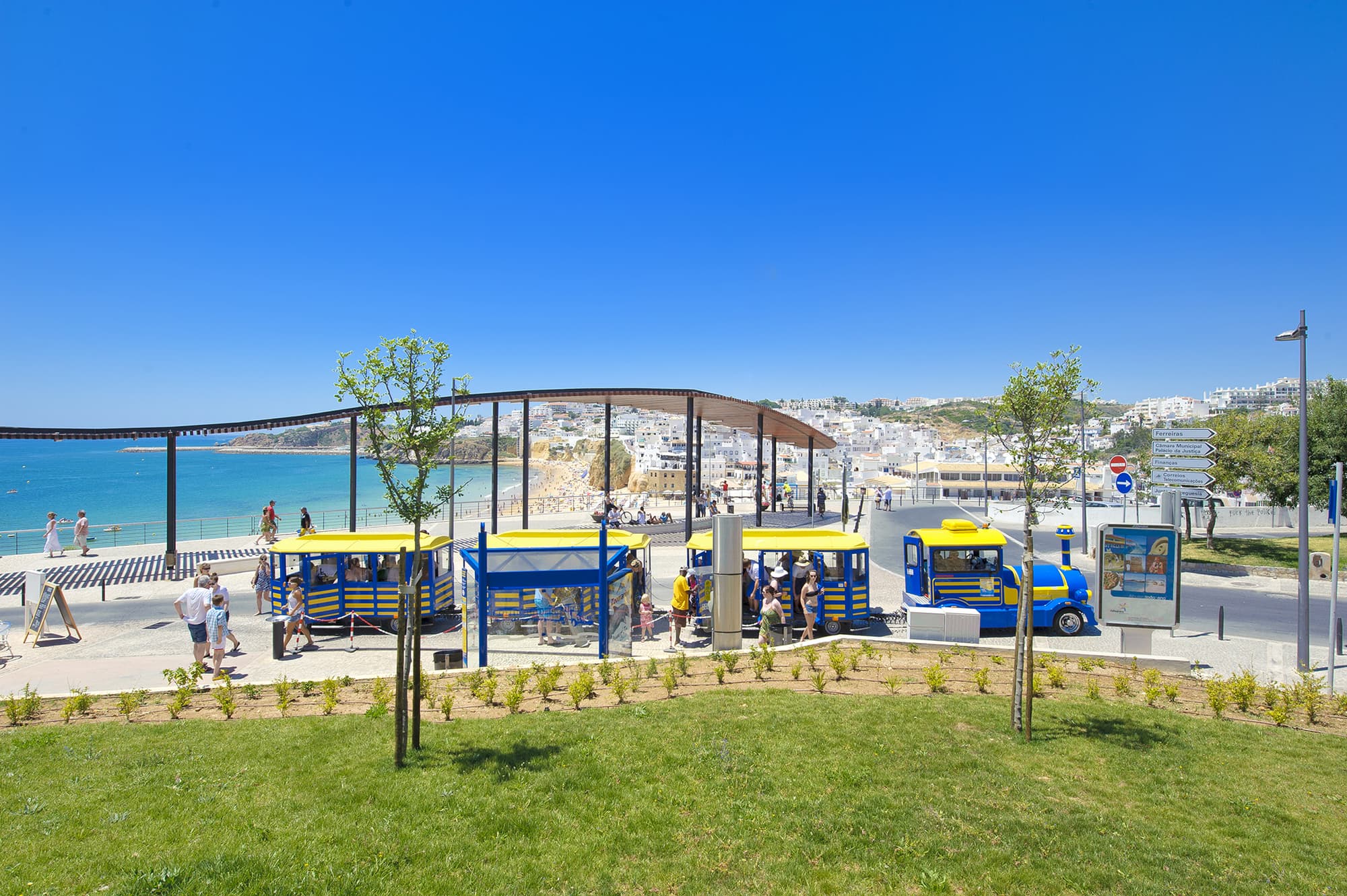 Luna Miramar Club, Beach