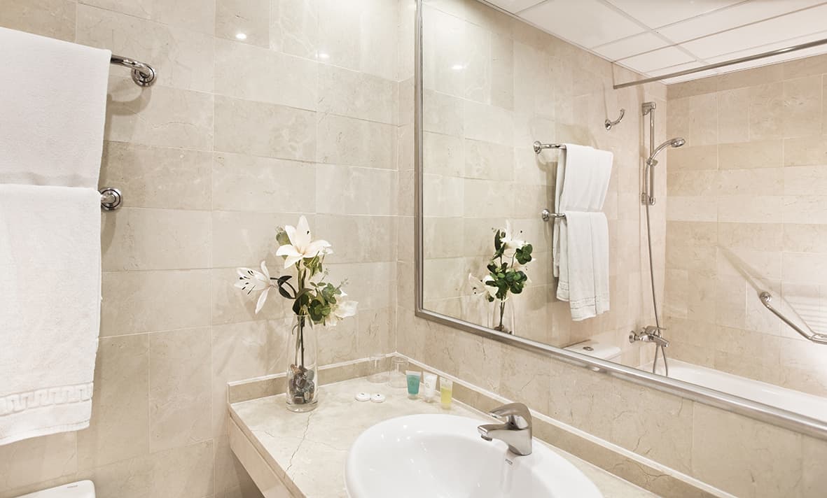 Sunset Beach Club, Room