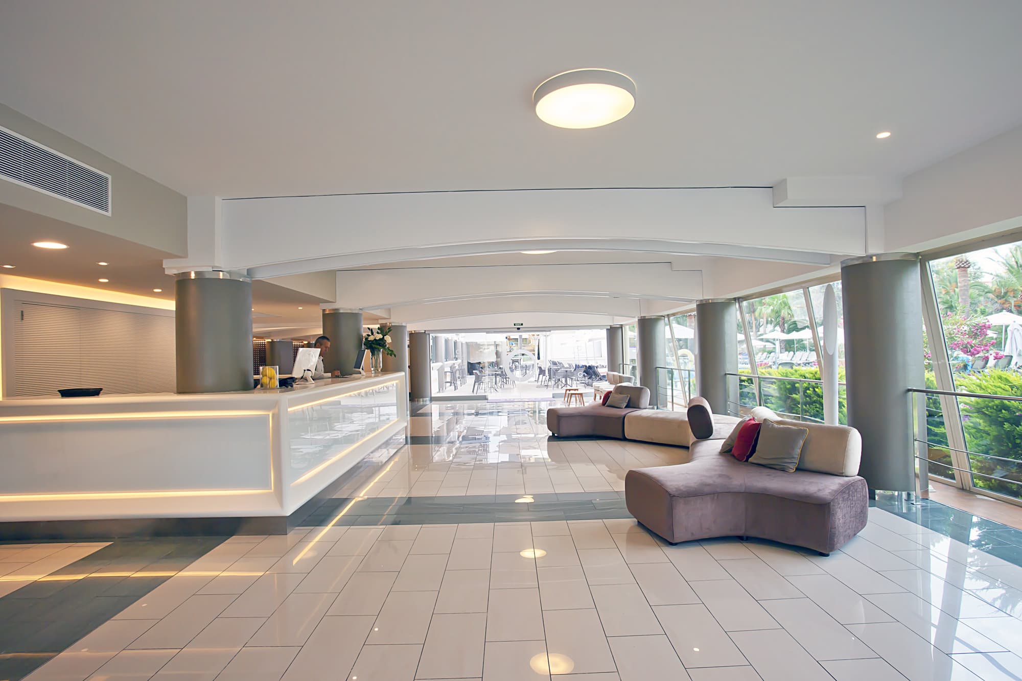 FERGUS Bermudas, Lobby