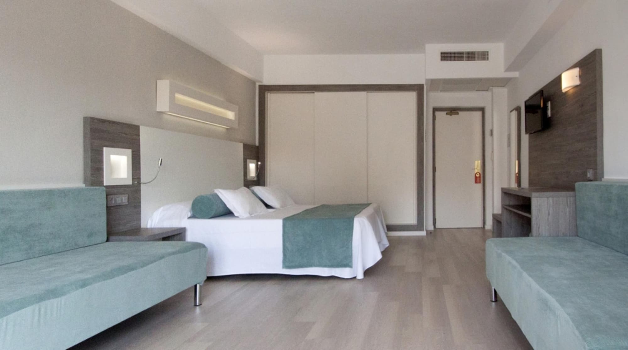 FERGUS Bermudas, Room