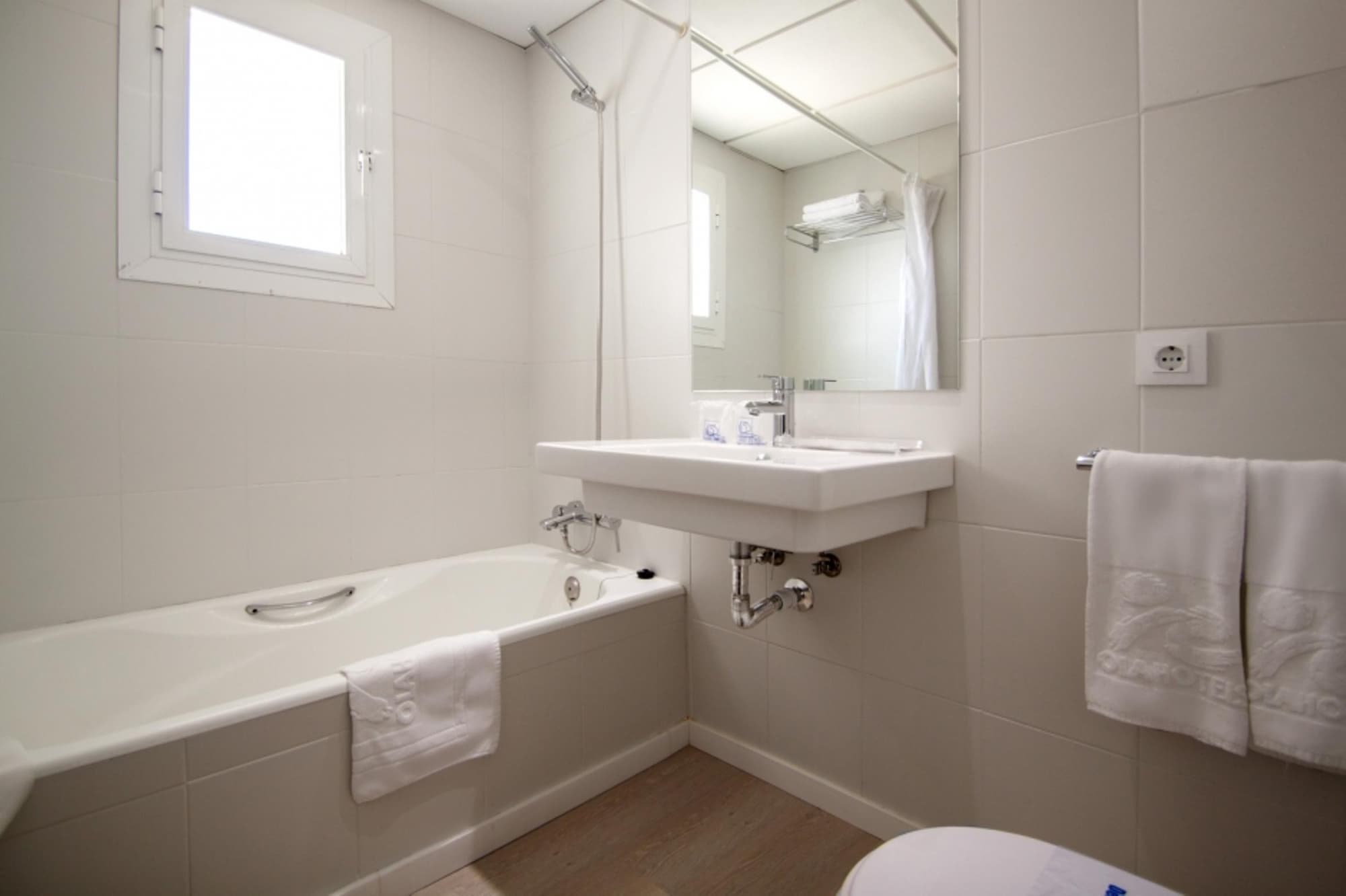 FERGUS Bermudas, Room