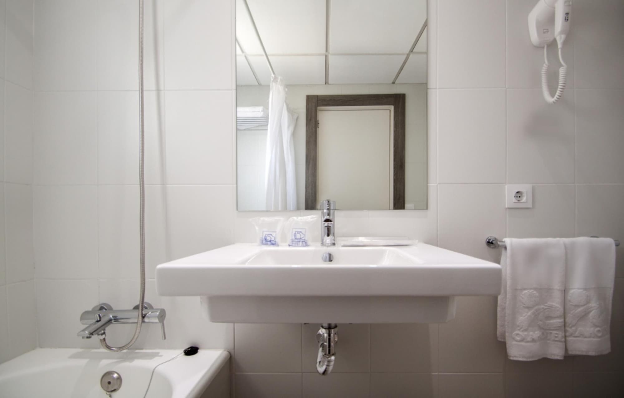 FERGUS Bermudas, Room