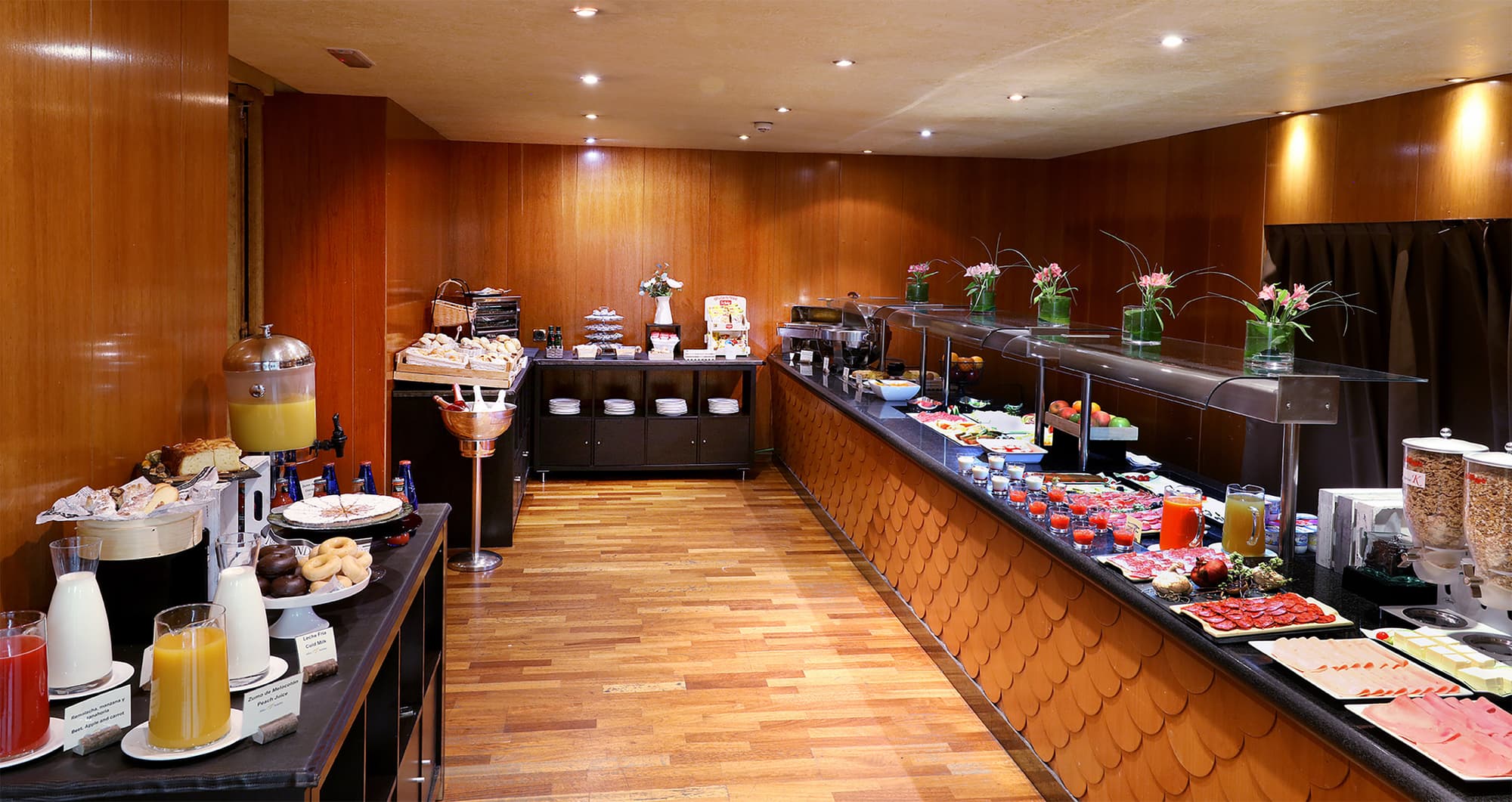 Abba Fonseca, Restaurant