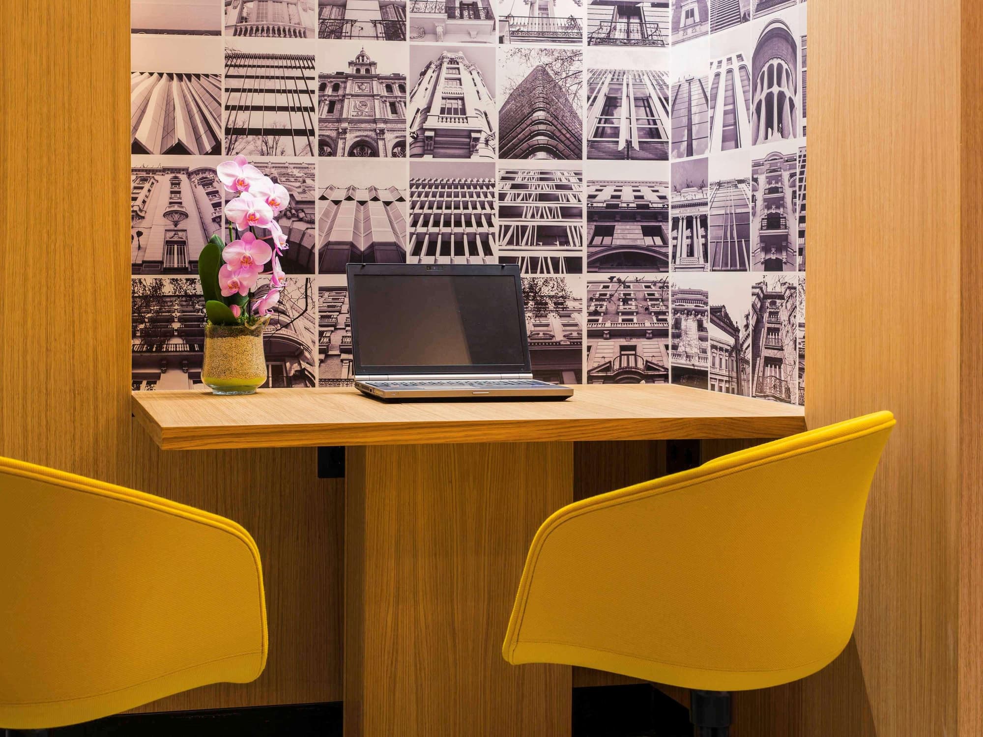 Motel One Madrid-Plaza de España, Sports and Entertainment