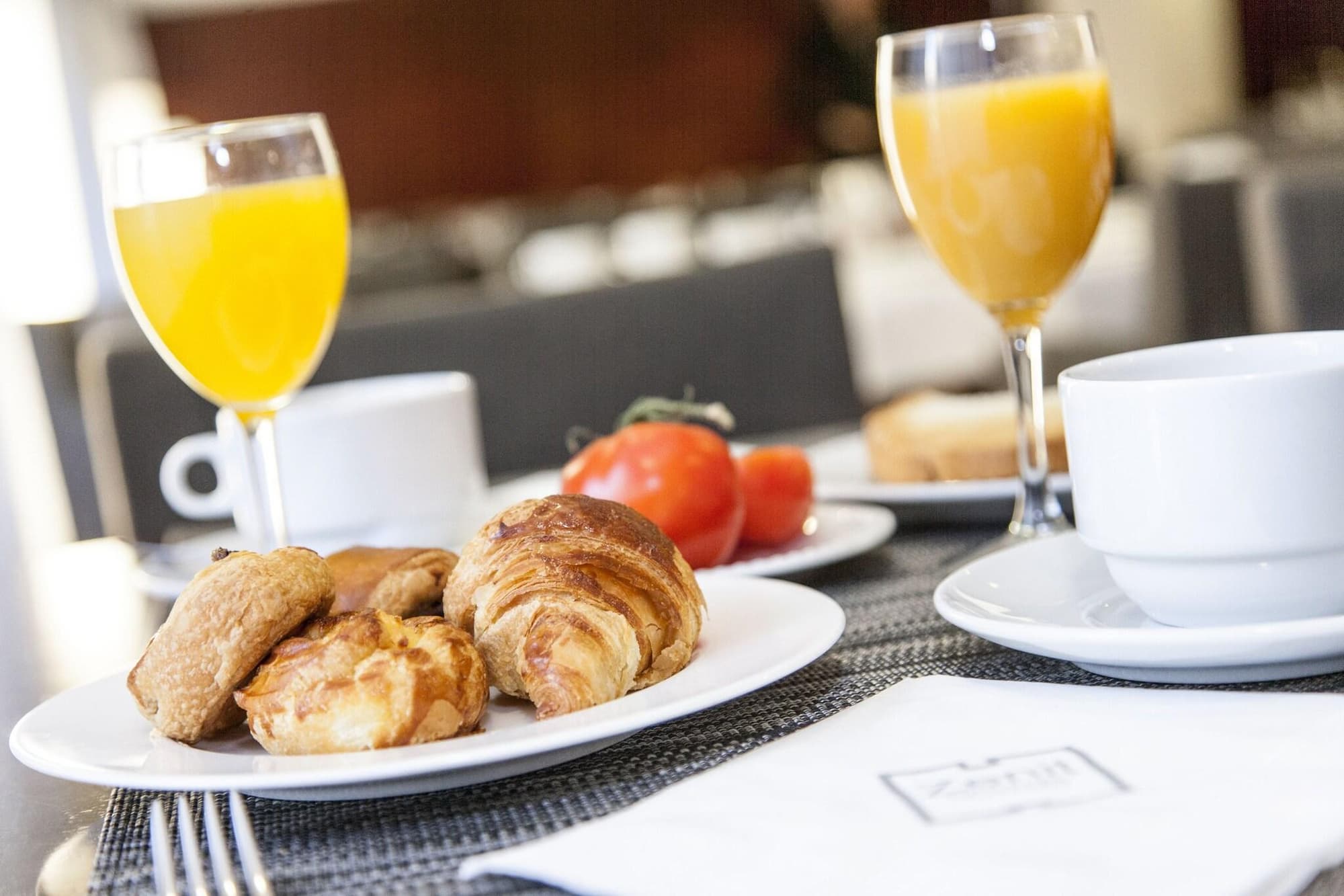 Zenit Don Yo, Restaurant