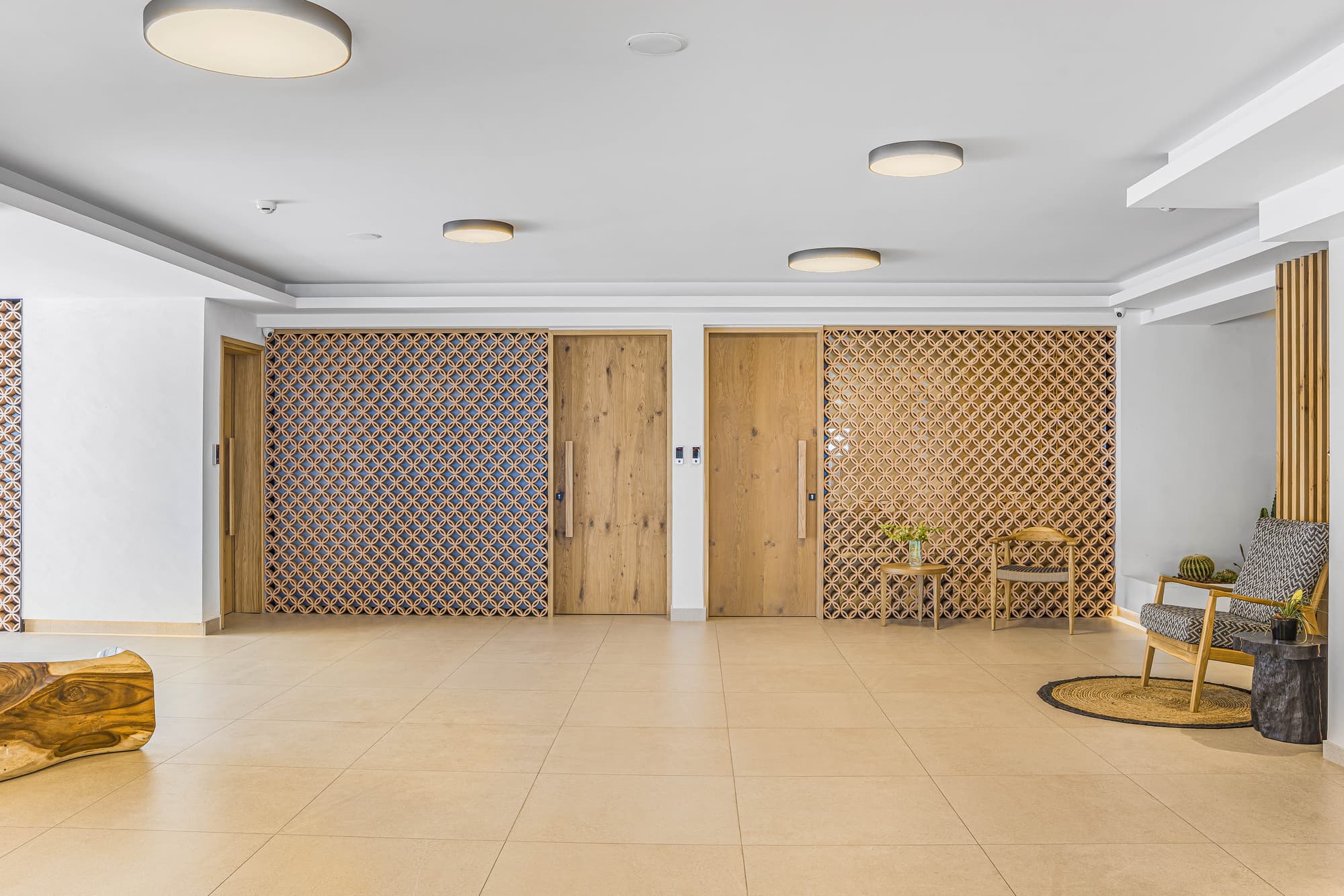 Village Panorama, Lobby