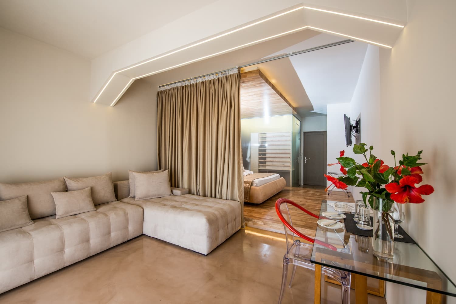 Village Panorama, Room