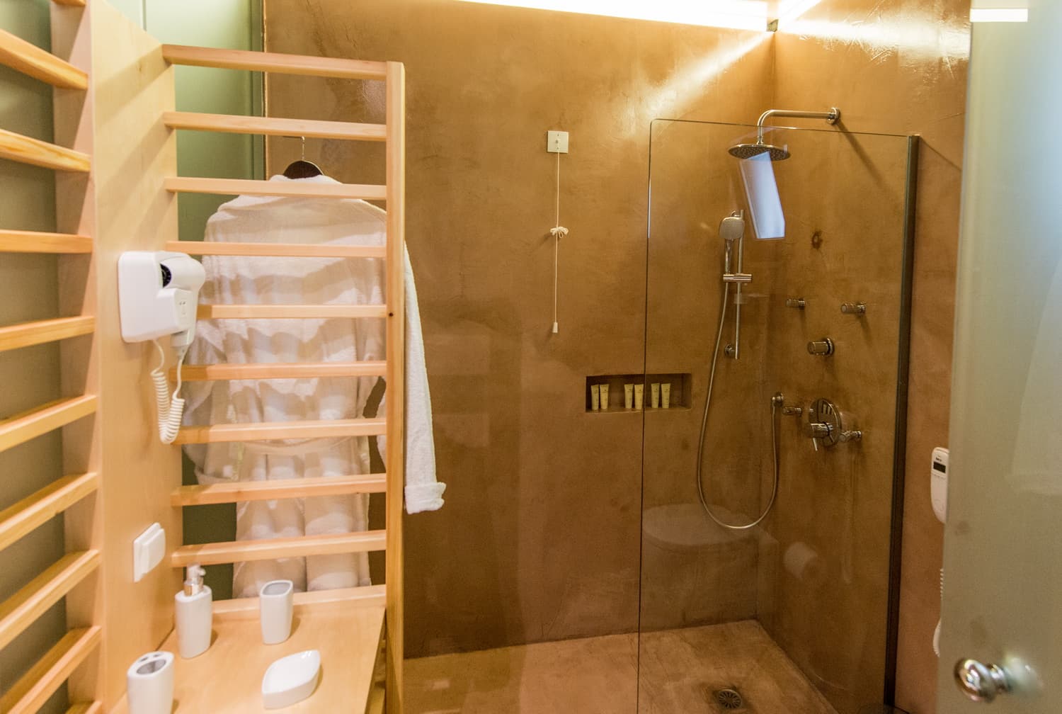 Village Panorama, Room