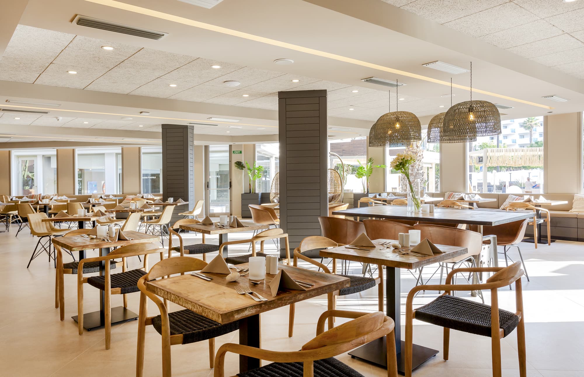 Marins Beach Club, Restaurant