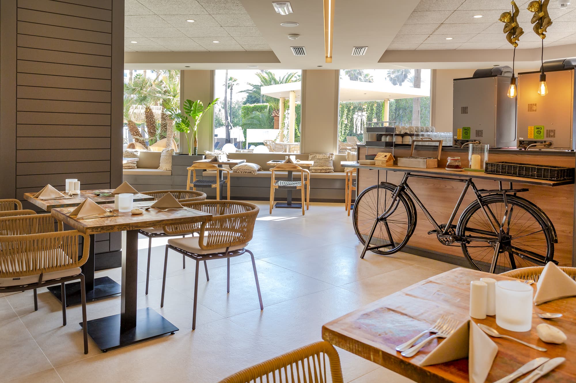 Marins Beach Club, Restaurant