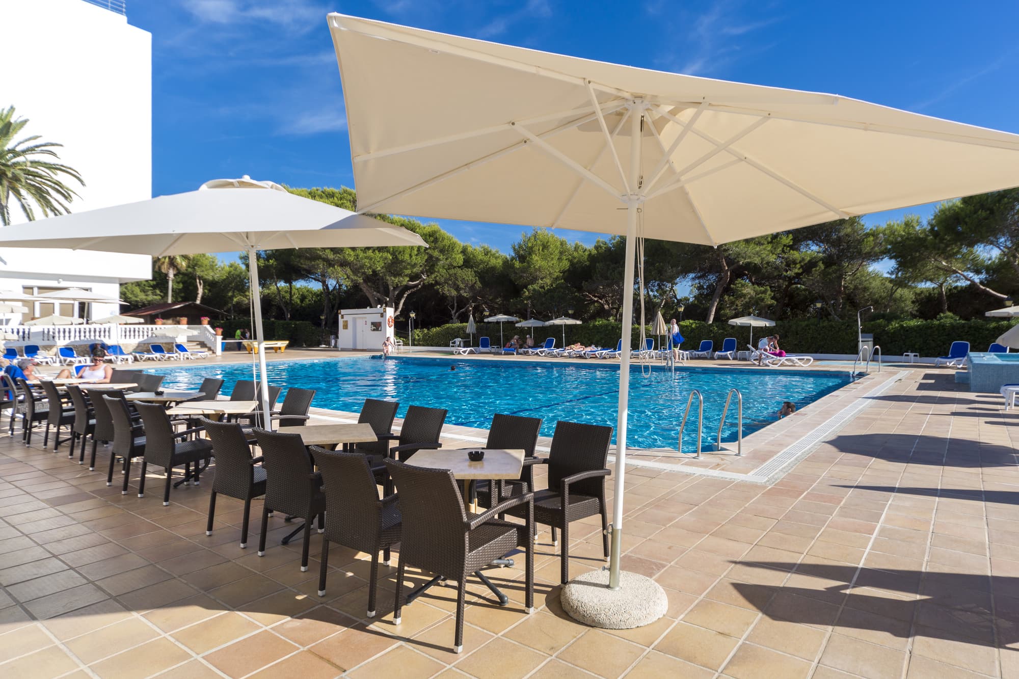 Globales Lord Nelson, Bar