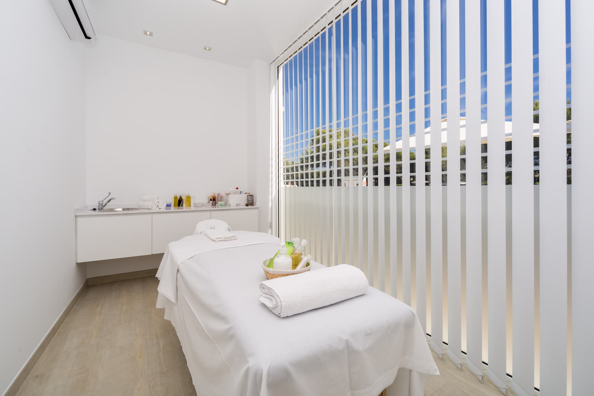 Globales Lord Nelson, Sports and Entertainment