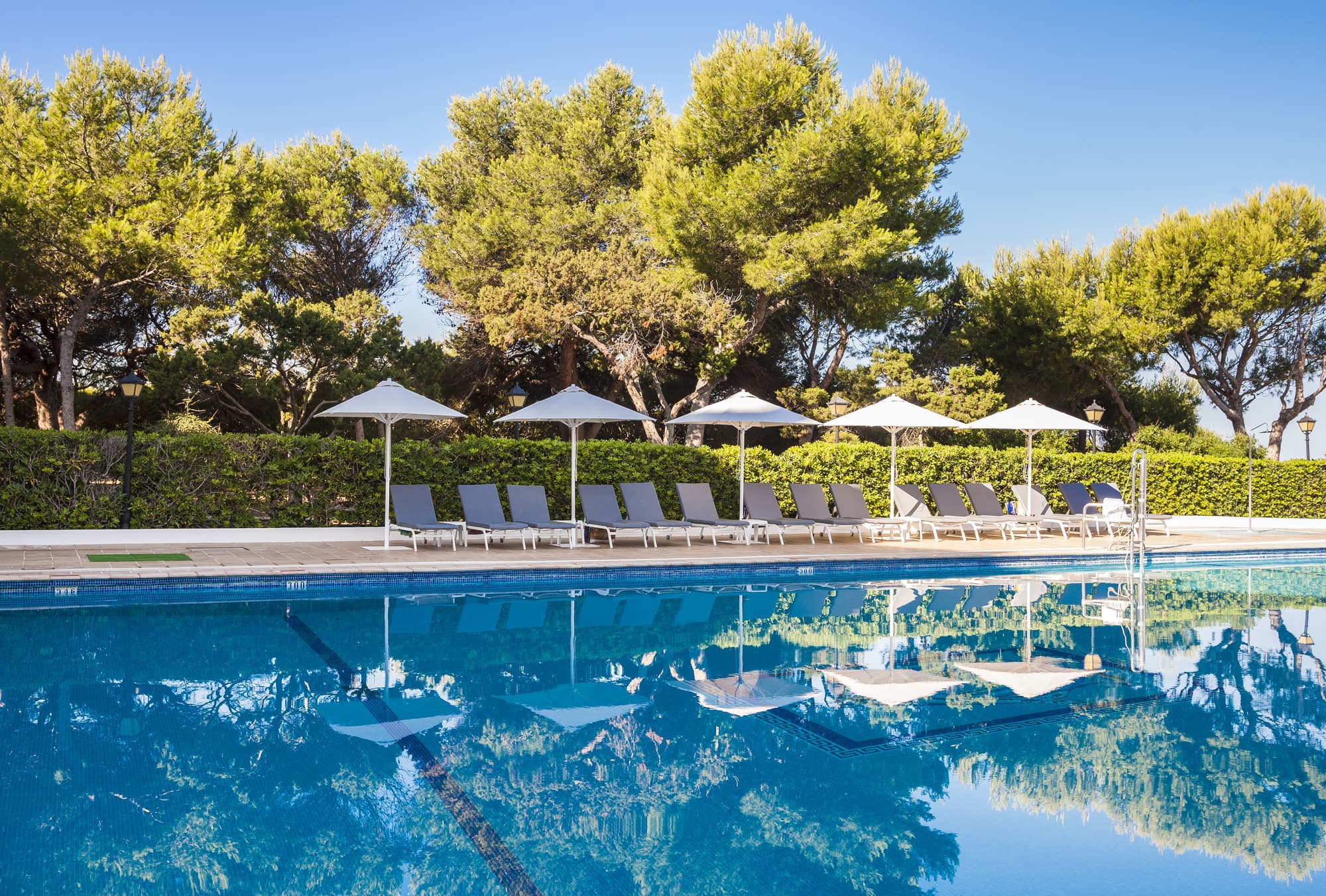 Globales Lord Nelson, Pool