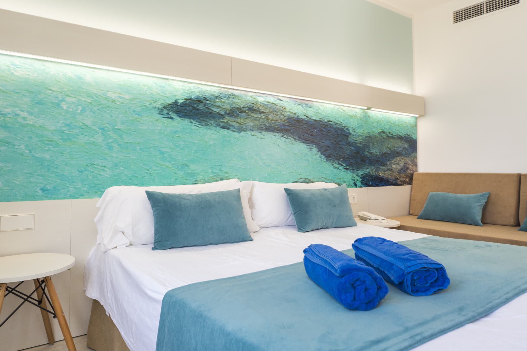 Globales Lord Nelson, Room