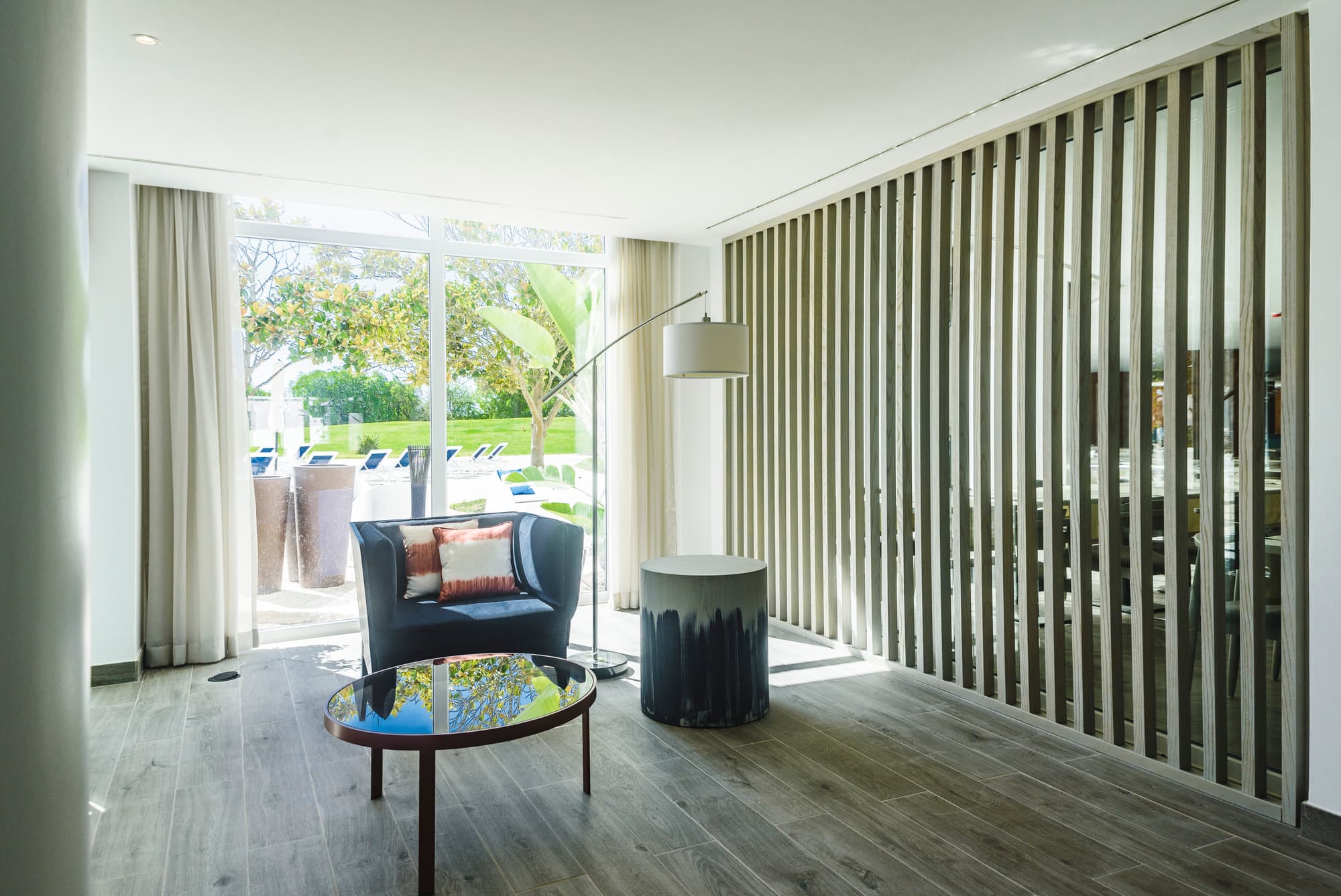 MH Atlântico, Lobby