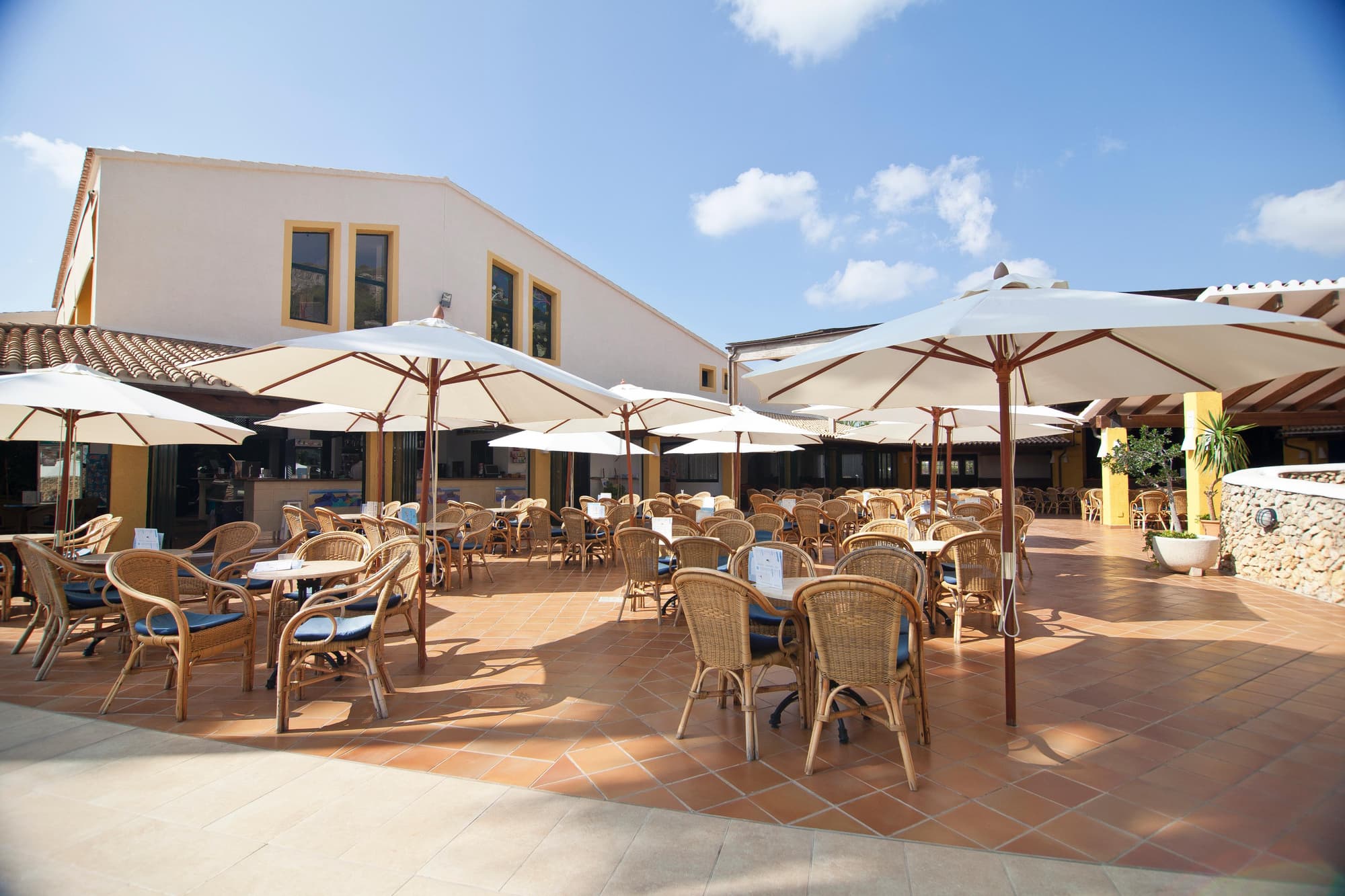 Royal Son Bou Family Club, Bar