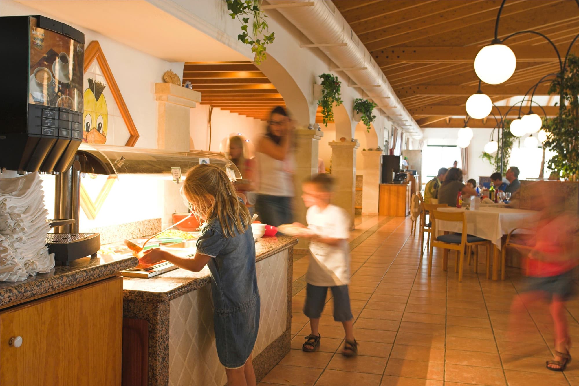 Royal Son Bou Family Club, Restaurant