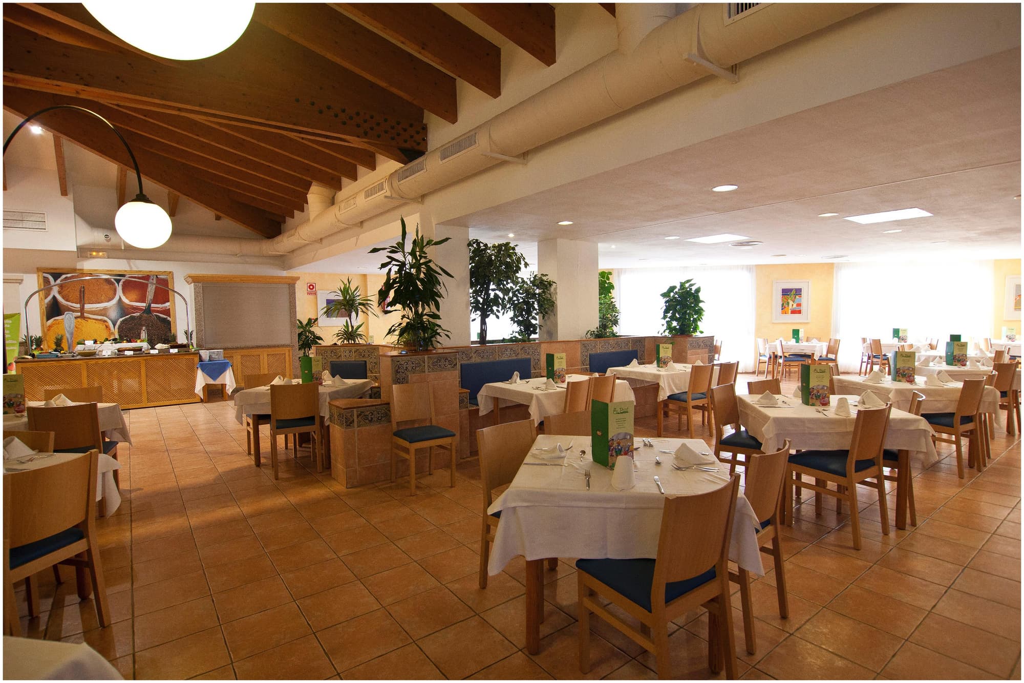 Royal Son Bou Family Club, Restaurant