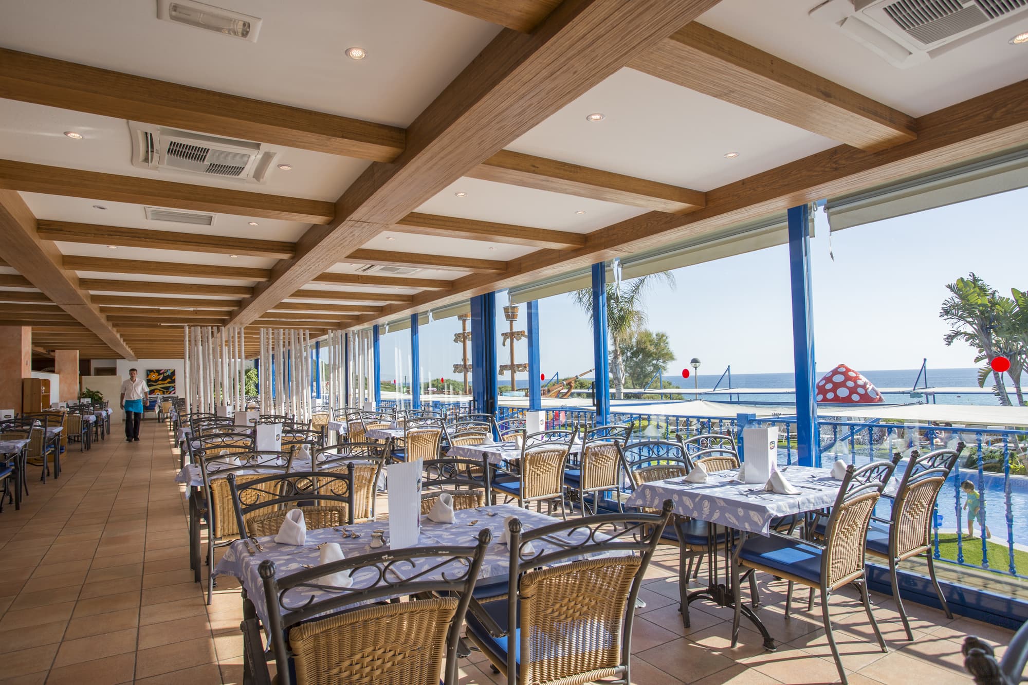 Royal Son Bou Family Club, Restaurant